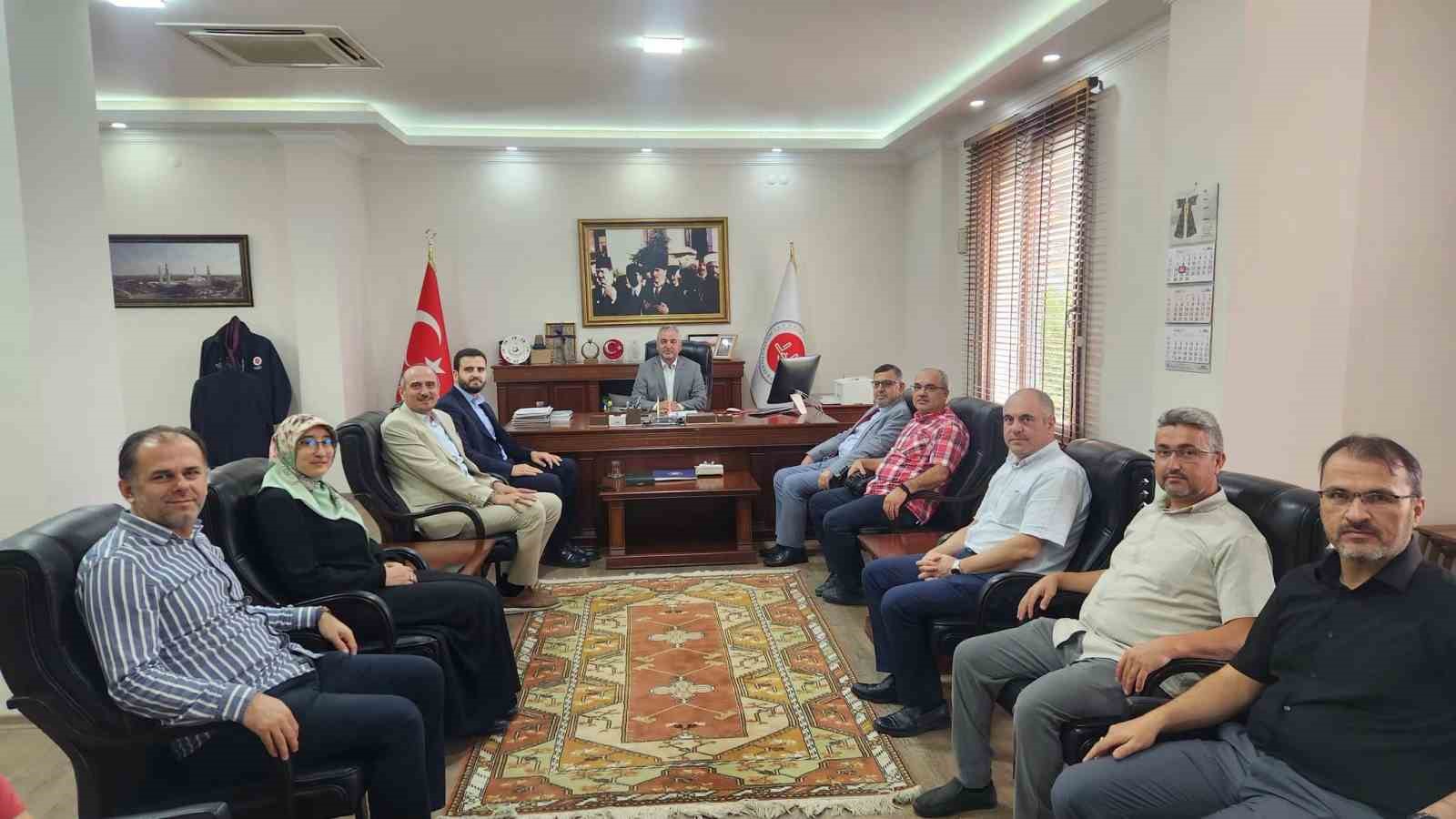 DİYANET İŞLERİ BAŞKANLIĞI TARAFINDAN DÜZENLENEN HAFIZLIK VE KUR’AN-I KERİM’İ GÜZEL OKUMA YARIŞMASI’NIN AYDIN İL FİNALİ GERÇEKLEŞTİRİLDİ. YARIŞMADA HAFIZLIK KATEGORİSİNDE BURAK EFE AYDOĞDU, KUR’AN-I KERİM’İ GÜZEL OKUMA KATEGORİSİNDE İSE UĞUR BAHŞİ İL BİRİNCİSİ OLDU.
