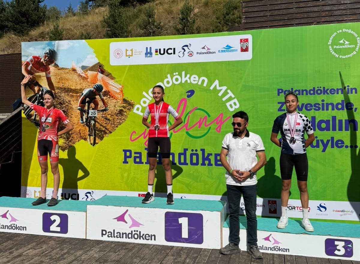 ERZURUM’DA DÜZENLENEN PUANLI TÜRKİYE ŞAMPİYONASI ULUSAL 7. ETAP DAĞ BİSİKLETİ İLE ULUSLARARASI PALANDÖKEN MTB CUP XCO YARIŞLARINDA MÜCADELE EDEN MANİSALI SPORCULAR, FARKLI KATEGORİLERDE 14 MADALYA ELDE ETTİ.