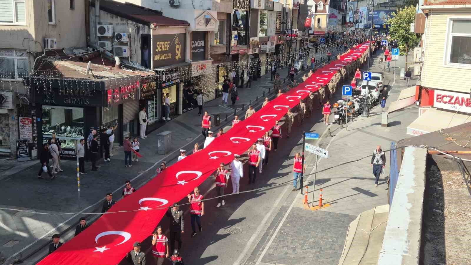 TÜRKİYE MUHARİP GAZİLER DERNEĞİ TEKİRDAĞ ŞUBE BAŞKANI ALİ RIZA AÇIKGÖZ, TÖRENDE GÜNÜN ANLAM VE ÖNEMİNE İLİŞKİN KONUŞMA YAPTI.