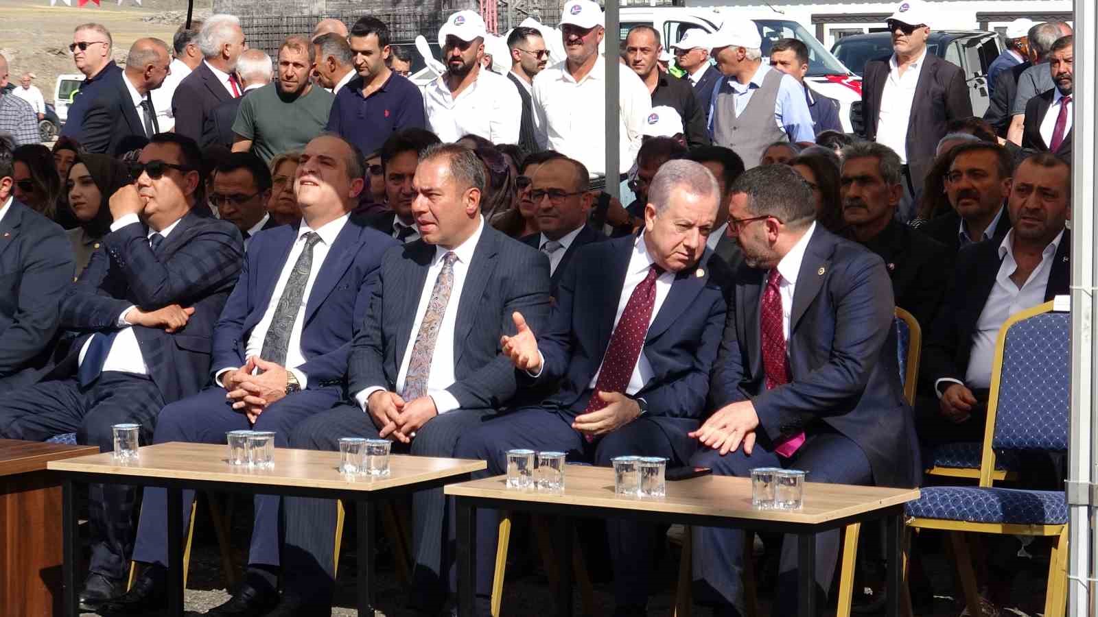 TOPLAM 600 MİLYON TL YATIRIM BEDELİNE SAHİP YATIRIMLARIN AÇILIŞ TÖRENİNE MHP GENEL BAŞKAN YARDIMCISI SADİR DURMAZ, AK PARTİ KARS MİLLETVEKİLİ ADEM ÇALKIN, KARS BELEDİYE BAŞKANI PROF. DR. ÖTÜKEN SENGER İLE ÇOK SAYIDA DAVETLİ KATILDI.