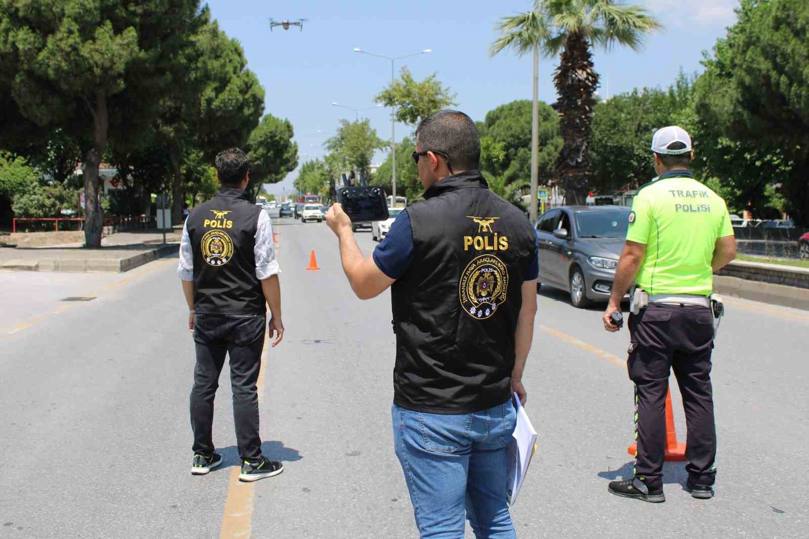 AYDIN’DA TRAFİK VE YOL GÜVENLİĞİNİN SAĞLANMASI AMACIYLA DENETİMLER ARTIRILIRKEN, 2026 AĞUSTOS AYINDA KONTROL EDİLEN ARAÇ SAYISI 2024’ÜN AYNI AYINA GÖRE YÜZDE 68 YÜKSELDİ, KURALLARA UYMADIĞI BELİRLENEN 38 BİN 270 SÜRÜCÜYE CEZAİ İŞLEM UYGULANDI.