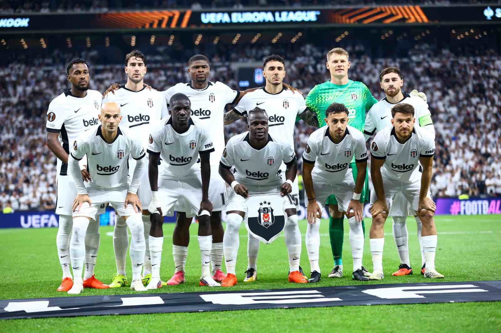 BEŞİKTAŞ TEKNİK DİREKTÖRÜ VİNCENZO ITALİANO, SON OYNADIKLARI ERZURUMSPOR FK MAÇININ 11’İNE GÖRE 2 DEĞİŞİKLİKLE MARSİLYA KARŞISINA ÇIKTI.