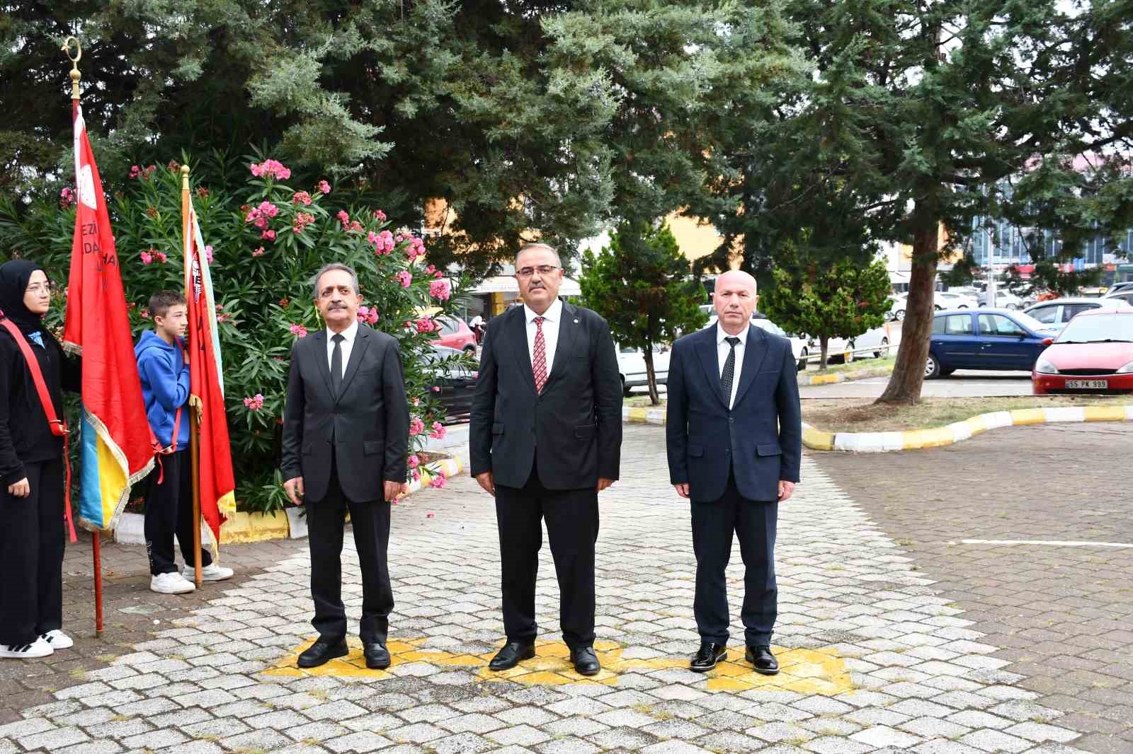 VEZİRKÖPRÜ’DE 2026-2027 EĞİTİM-ÖĞRETİM YILININ BAŞLAMASI DOLAYISIYLA İLKÖĞRETİM HAFTASI KUTLAMA PROGRAMI DÜZENLENDİ.