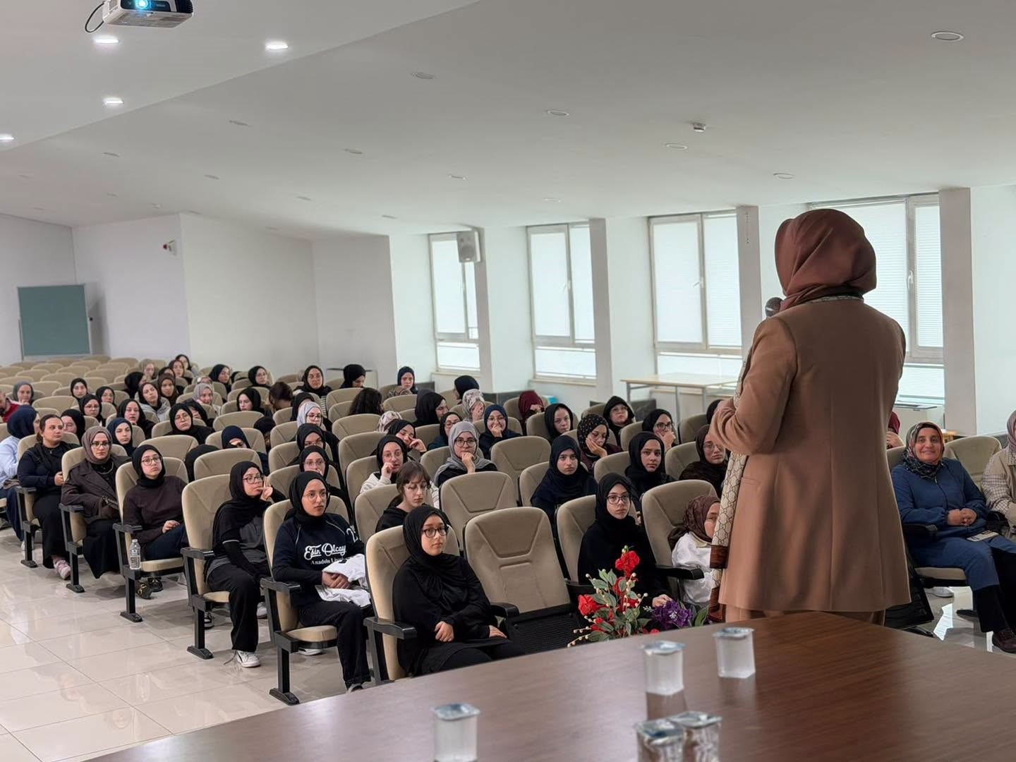 DÜZCE’DE MEHMET AKİF İNAN ANADOLU İMAM HATİP LİSESİNDE YÜRÜTÜLEN HAFIZLIK EĞİTİMİNE İLİŞKİN YIL BOYUNCA YAPILACAK ÇALIŞMALAR DEĞERLENDİRİLDİ.