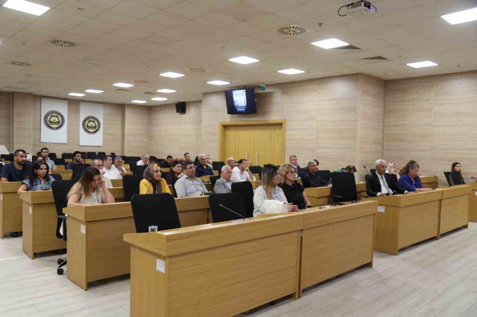 KIRGIZ CUMHURİYETİ ANKARA BÜYÜKELÇİSİ RUSLAN KAZAKBAYEV, DİYARBAKIR TİCARET VE SANAYİ ODASI’NIN EV SAHİPLİĞİNDE DÜZENLENEN "KIRGIZ CUMHURİYETİ-DİYARBAKIR TİCARET VE YATIRIM BULUŞMASI DÜZENLENDİ.