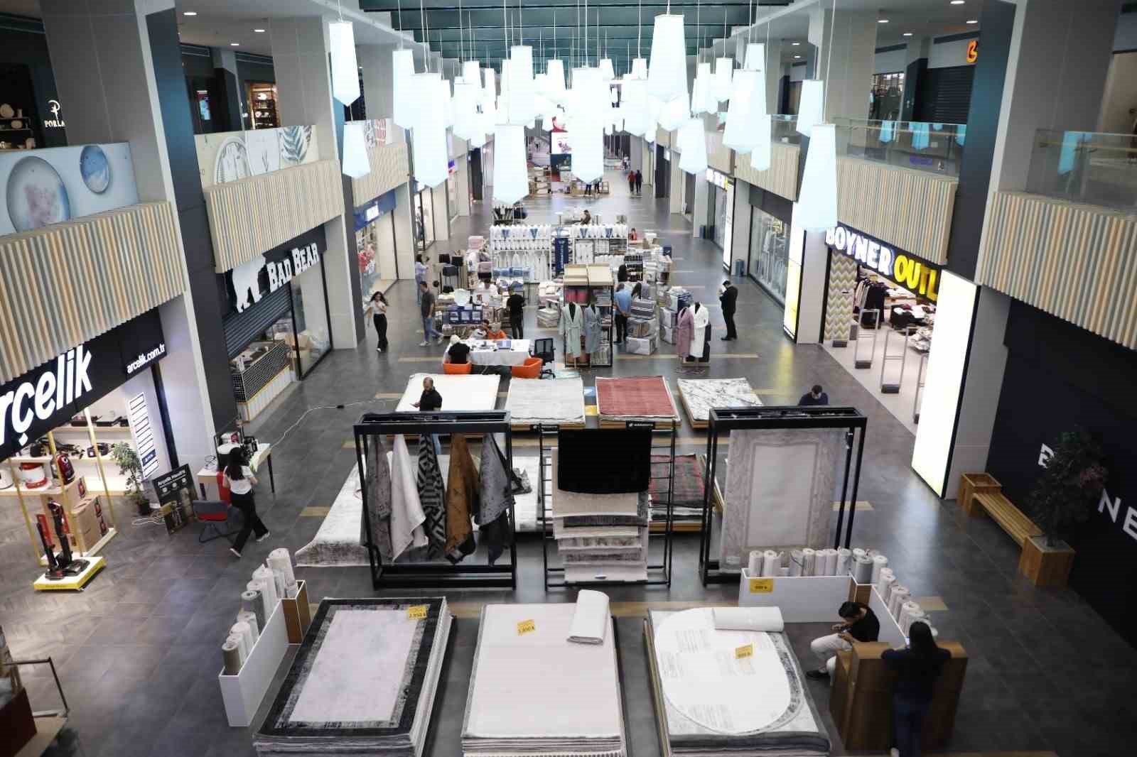 MOBİLYA, MODA, LEZZET VE EĞLENCENİN ADRESİ KUMSMALL AVM’DE YENİ BİR FIRSAT RÜZGÂRI BAŞLADI. HALI VE EV TEKSTİLİ FESTİVALİ ZİYARETÇİLERİNİ AĞIRLARKEN, KIRTASİYE FESTİVALİ DE DEVAM EDİYOR.