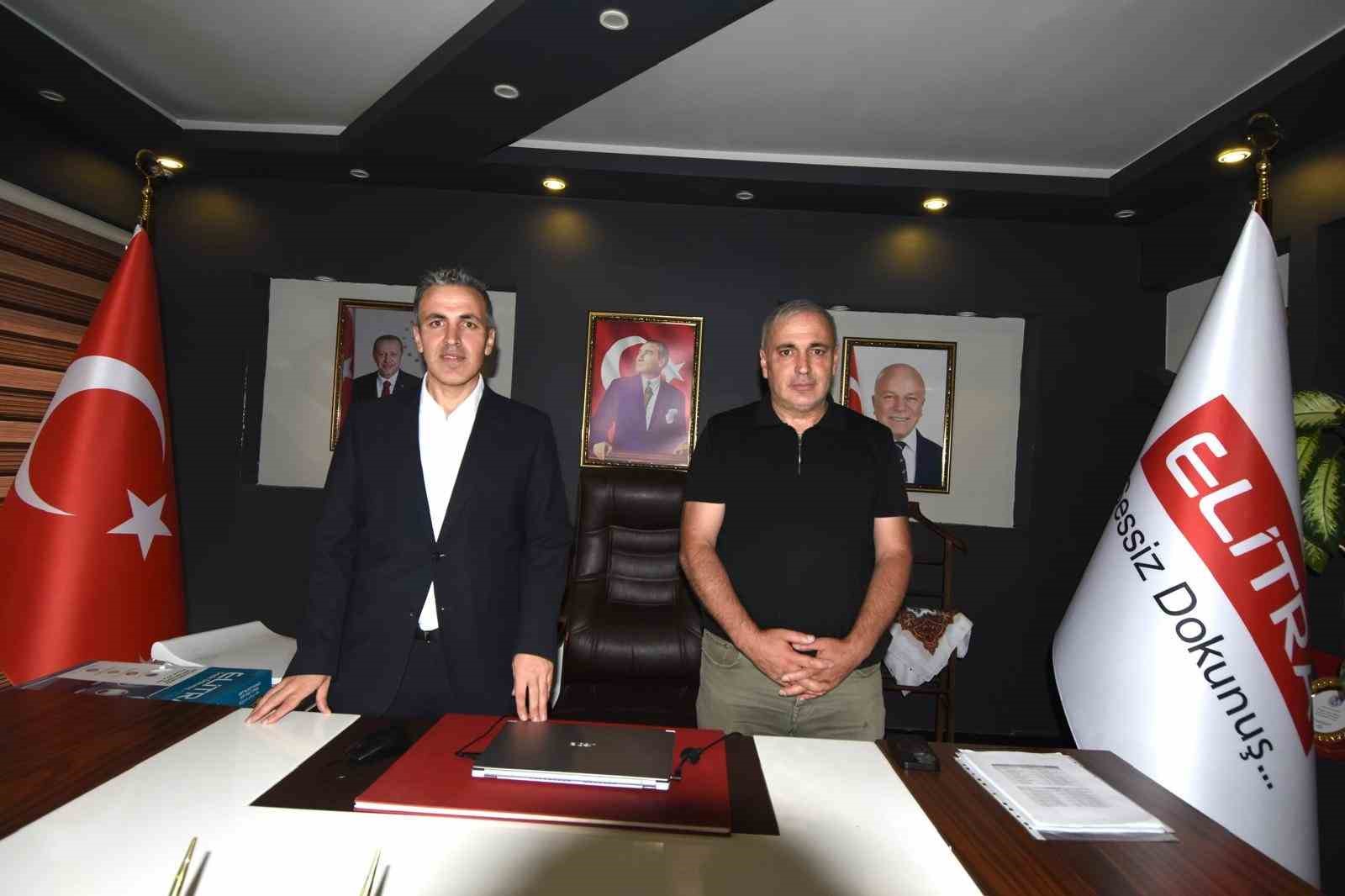 TÜRKİYE’NİN İLK YERLİ ASANSÖRLÜ (YAVAŞ KAPANAN) KLOZET KAPAĞINI ÜRETEN AŞKALELİ MEHMET VE FATİH CAN KARDEŞLER, İSTANBUL’DAKİ ÜRETİM TESİSLERİNİ MEMLEKETLERİ ERZURUM’A TAŞIYARAK SANAYİDE TERSİNE GÖÇÜN EN ÖNEMLİ ÖRNEKLERİNDEN BİRİNE İMZA ATTI.