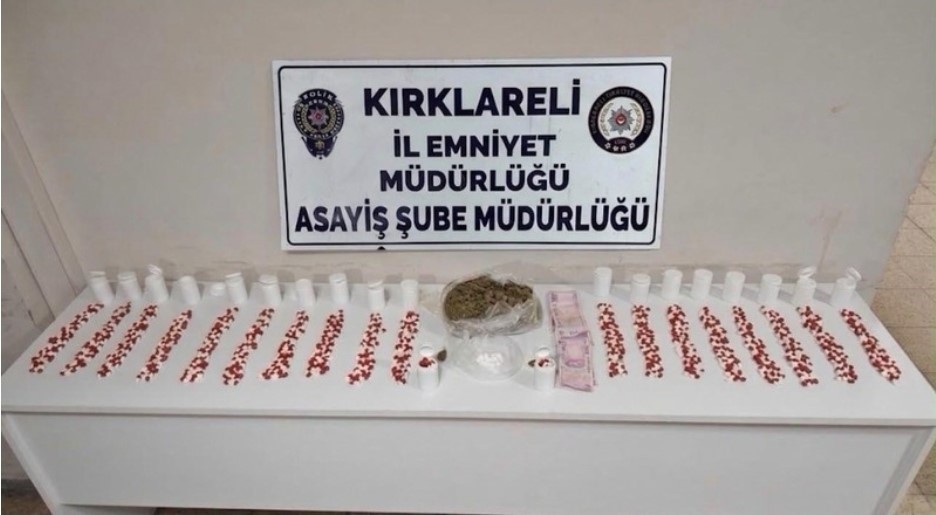 LÜLEBURGAZ’DA SIRT ÇANTASINDAN UYUŞTURUCU ÇIKAN ŞAHIS TUTUKLANDI