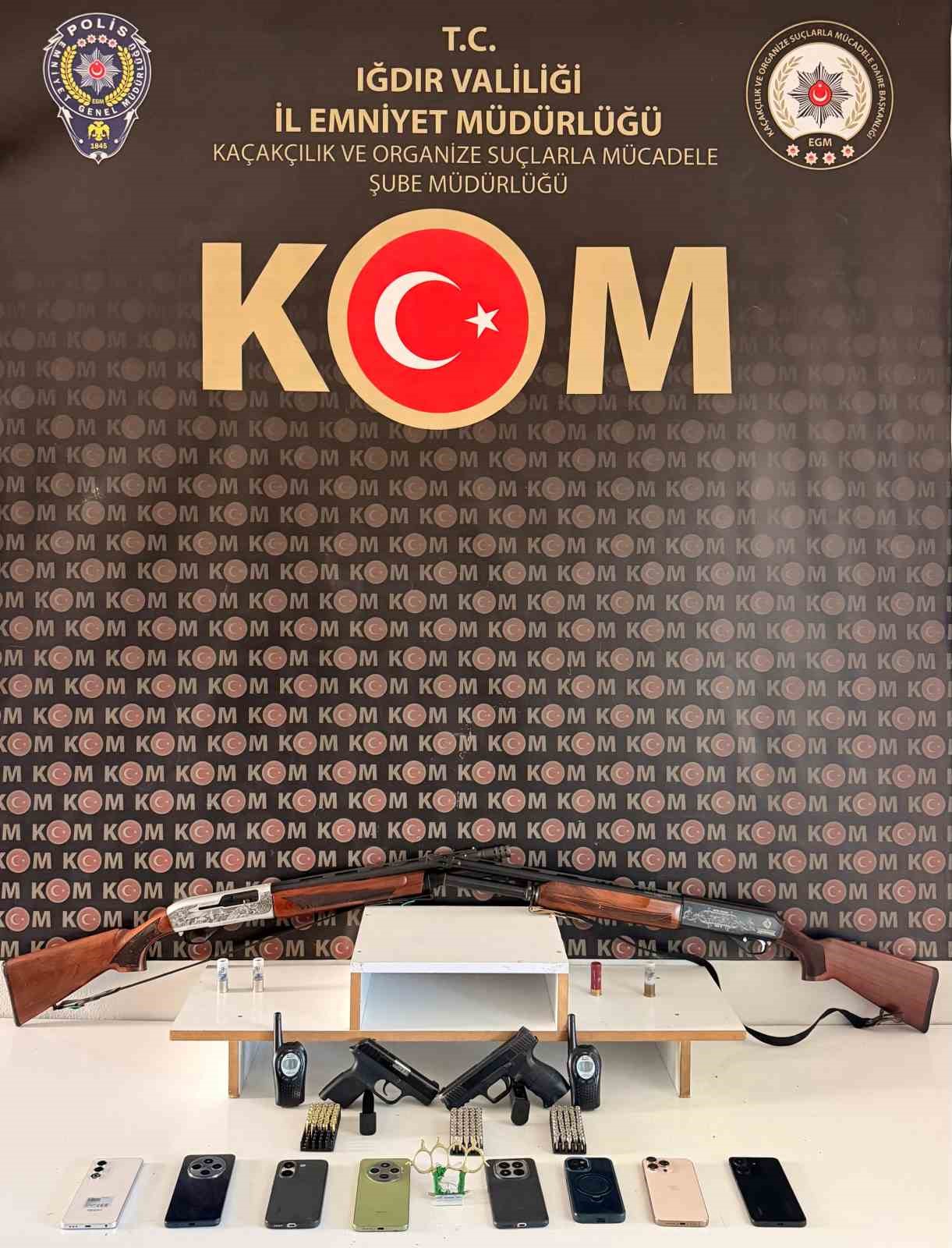 IĞDIR MERKEZLİ 7 İLDE DÜZENLENEN "SOKAKLAR GÜVENDE IĞDIR" OPERASYONUNDA 12 ŞÜPHELİ GÖZALTINA ALINDI.