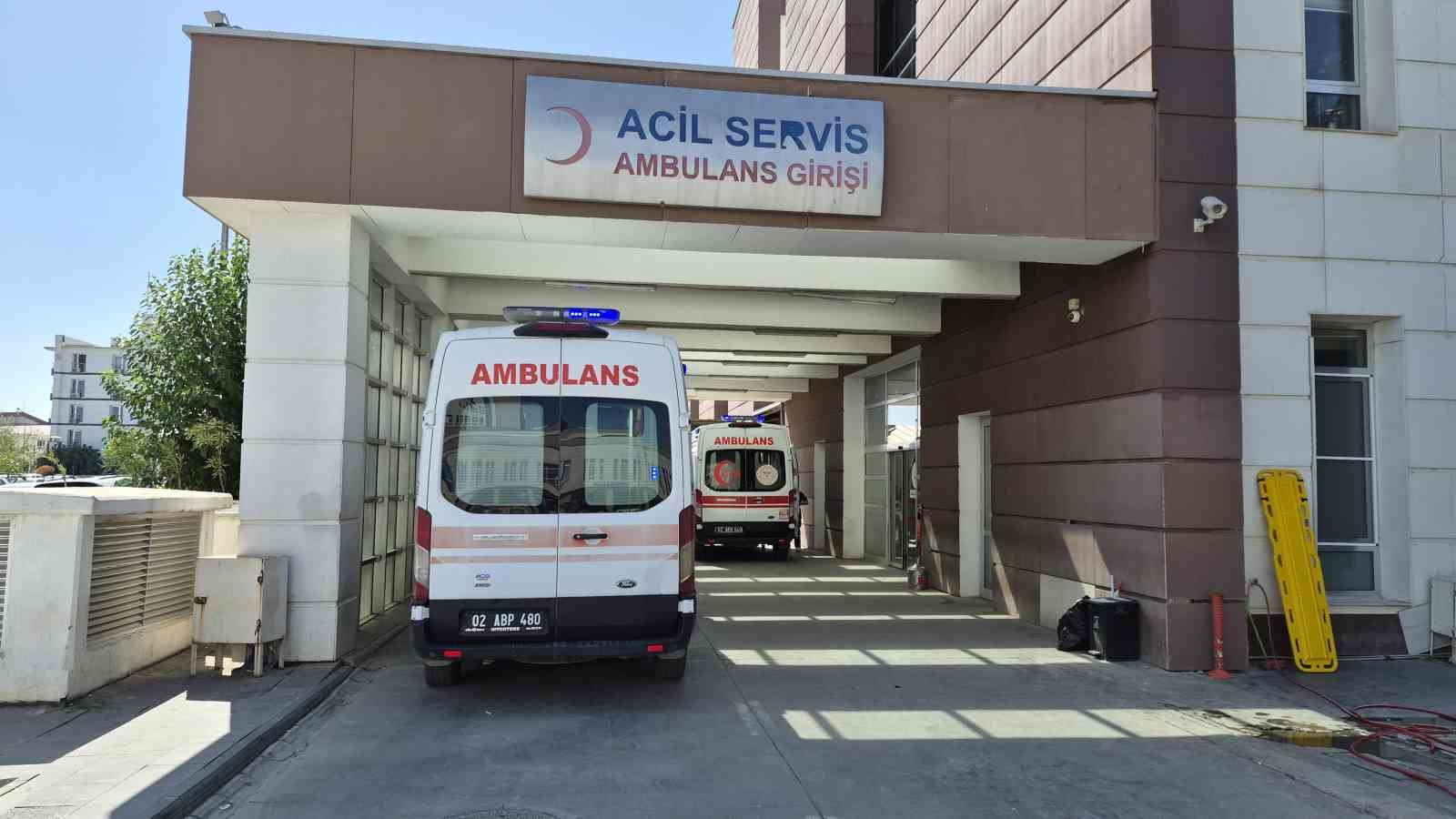 ADIYAMAN’DA OTOMOBİLİN ÇARPTIĞI 9 YAŞINDAKİ ÇOCUK YARALANDI.