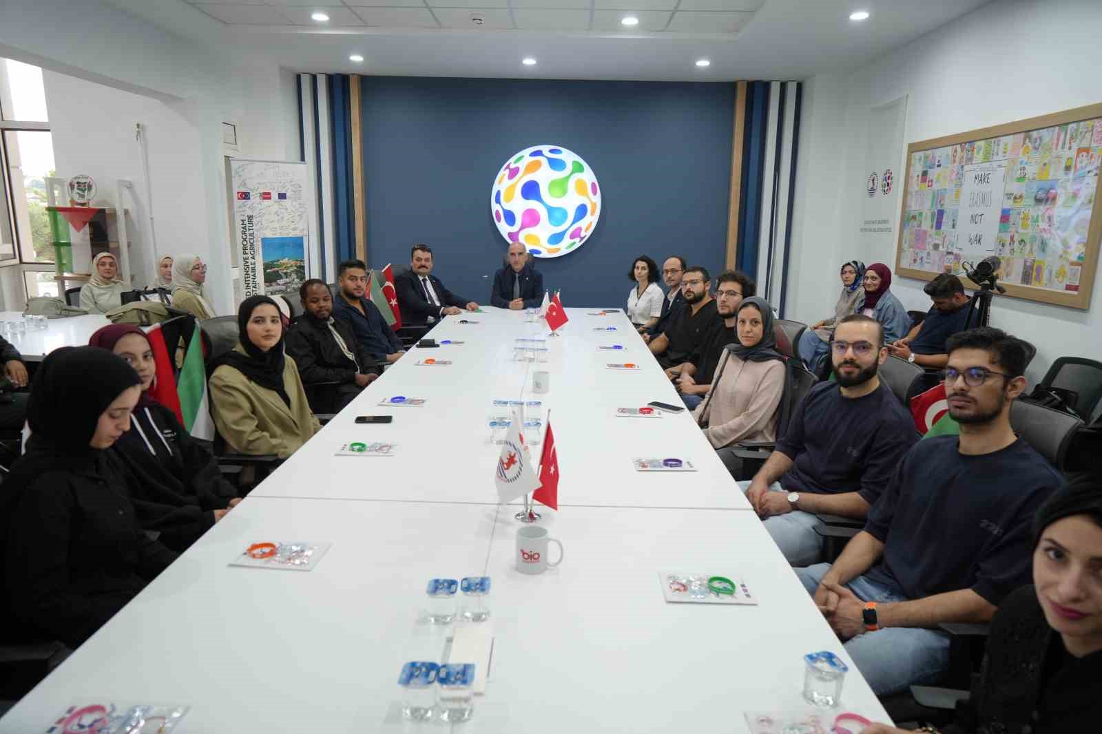 ONDOKUZ MAYIS ÜNİVERSİTESİ (OMÜ) ÜSTÜN KÜSEFOĞLU BİLİM İLETİŞİMİ OFİSİ İLE ULUSLARARASI İLİŞKİLER BİRİMİ İŞ BİRLİĞİNDE DÜZENLENEN "GAZZE İÇİN BİLİM KAFE" ETKİNLİĞİ, AKADEMİSYENLER VE ÖĞRENCİLERİN KATILIMIYLA GERÇEKLEŞTİRİLDİ.