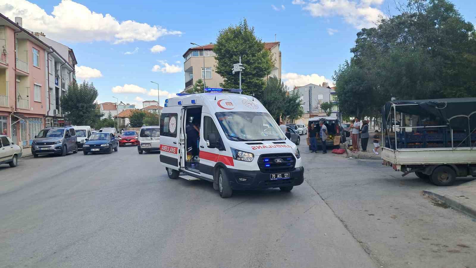 KARAMAN’DA OTOMOBİLE ÇARPMAMAK İÇİN MANEVRA YAPAN ELEKTRİKLİ BİSİKLETİN DEVRİLMESİ SONUCU MEYDANA GELEN KAZADA SÜRÜCÜ AĞIR YARALANDI.