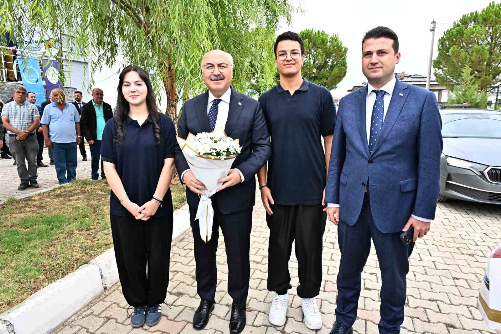 ANADOLU’NUN TÜRK YURDU OLARAK TESCİLLENMESİNDE ÖNEMLİ BİR DÖNÜM NOKTASI OLAN MİRYOKEFALON ZAFERİ’NİN 850. YIL DÖNÜMÜ, ÇİVRİL’DE DÜZENLENEN PROGRAMLA KUTLANDI.
