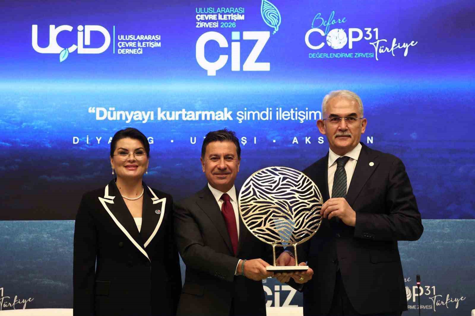 KIYI BELEDİYELER BİRLİĞİ VE MUĞLA BÜYÜKŞEHİR BELEDİYE BAŞKANI AHMET ARAS, ULUSLARARASI ÇEVRE İLETİŞİM DERNEĞİ (UÇİD) TARAFINDAN ANKARA’DA DÜZENLENEN ‘BEFORE COP31 TÜRKİYE DİYALOGLARI ZİRVESİ’NE KONUŞMACI OLARAK KATILDI.