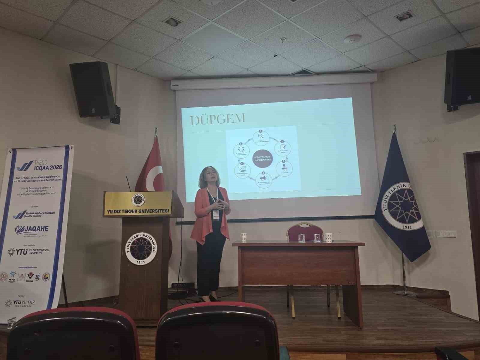 DÜZCE ÜNİVERSİTESİ’NİN YÜKSEKÖĞRETİMDE KALİTE GÜVENCESİNE YÖNELİK GELİŞTİRDİĞİ DÜPGEM MODELİ, ULUSLARARASI KONFERANSTA “ÖRNEK UYGULAMALAR” OTURUMUNDA KATILIMCILARA SUNULDU.