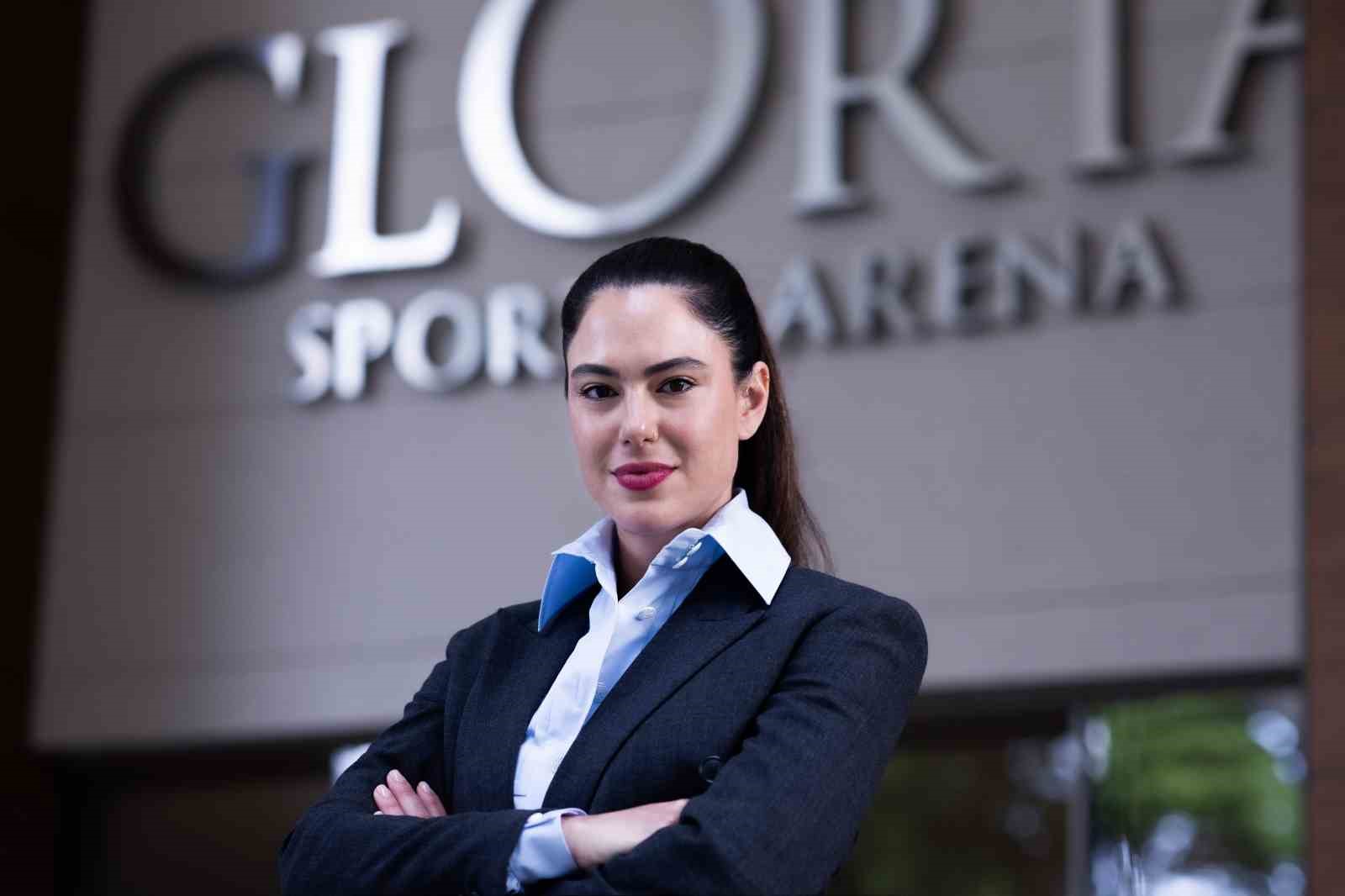 GLORİA SPORTS ARENA CEO'SU VE ÖZALTIN HOLDİNG YÖNETİM KURULU BAŞKAN YARDIMCISI ELİF ÖZDEMİR ŞANKAYA