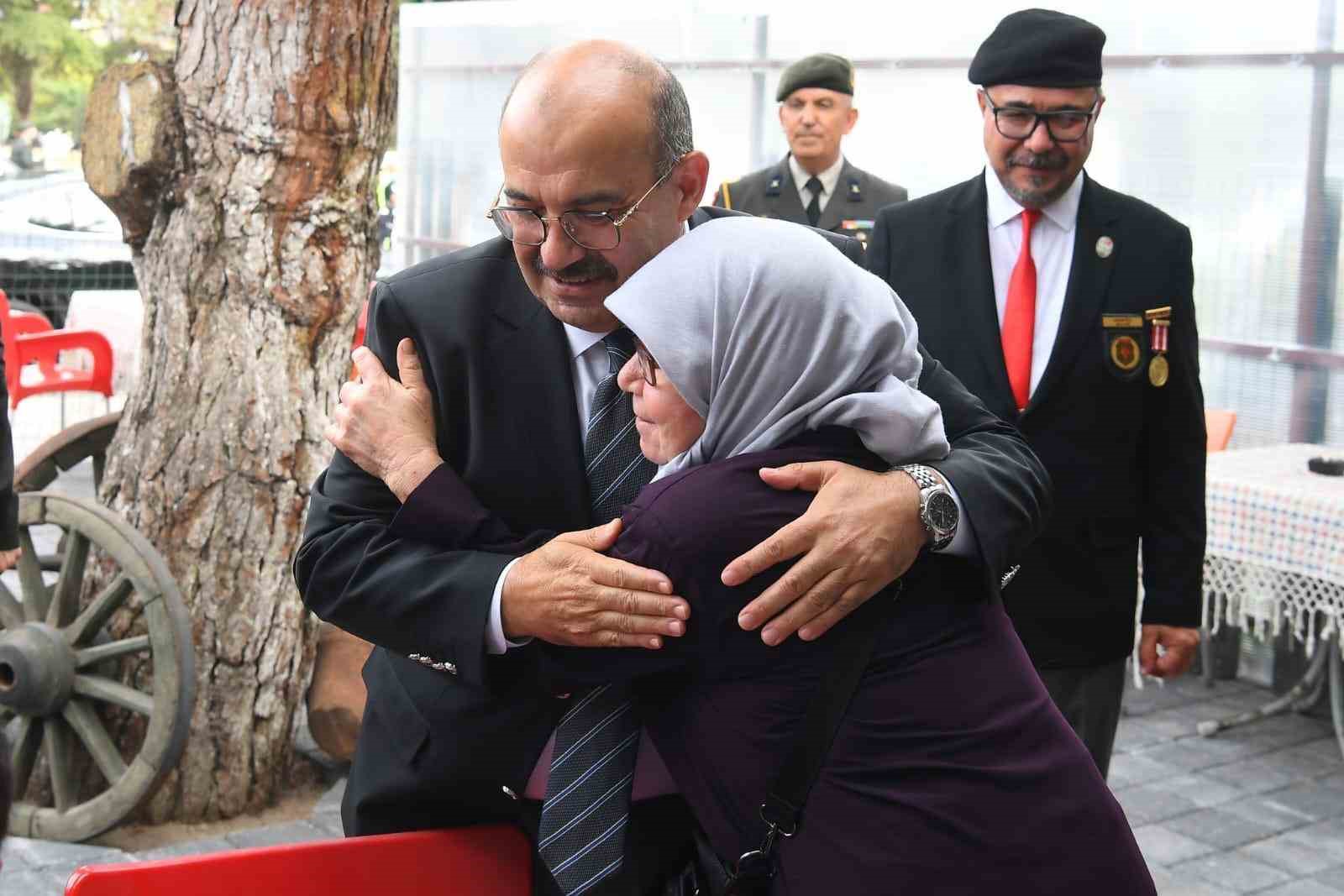 VALİ İSMAİL USTAOĞLU'NDAN GAZİLERE ANLAMLI ZİYARET