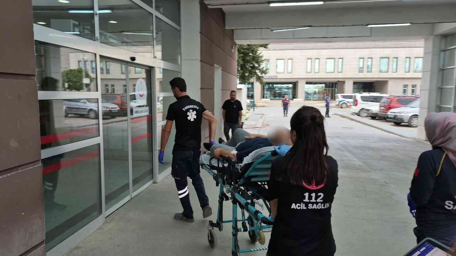 ADIYAMAN’DA, BİR KİŞİ ÇOK SAYIDA İLAÇLARLA FENALAŞARAK KALDIRILDIĞI HASTANEDE TEDAVİ ALTINA ALINDI.