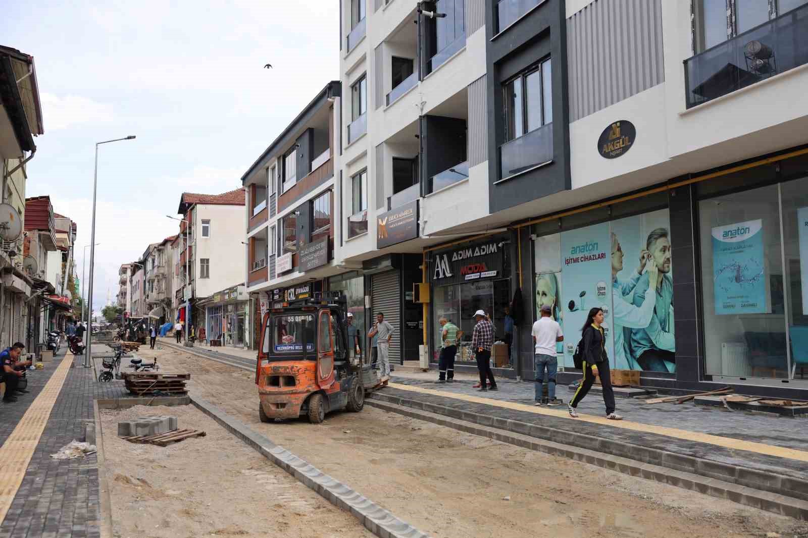 SAMSUN’UN VEZİRKÖPRÜ İLÇESİNDE FAZIL AHMET PAŞA MAHALLESİ 107. SOKAK’TA UYGULAMAYA KONULAN PRESTİJ CADDE PROJESİ’NDE ÇALIŞMALAR TÜM HIZIYLA SÜRÜYOR.