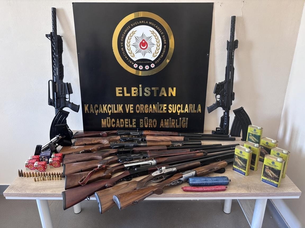 KAHRAMANMARAŞ’IN ELBİSTAN İLÇESİNDE UYUŞTURUCU MADDE TİCARETİ İLE SİLAH VE MÜHİMMAT SUÇLARINA YÖNELİK DÜZENLENEN İKİ AYRI OPERASYONDA 6 ŞÜPHELİ YAKALANIRKEN, 4'Ü TUTUKLANDI