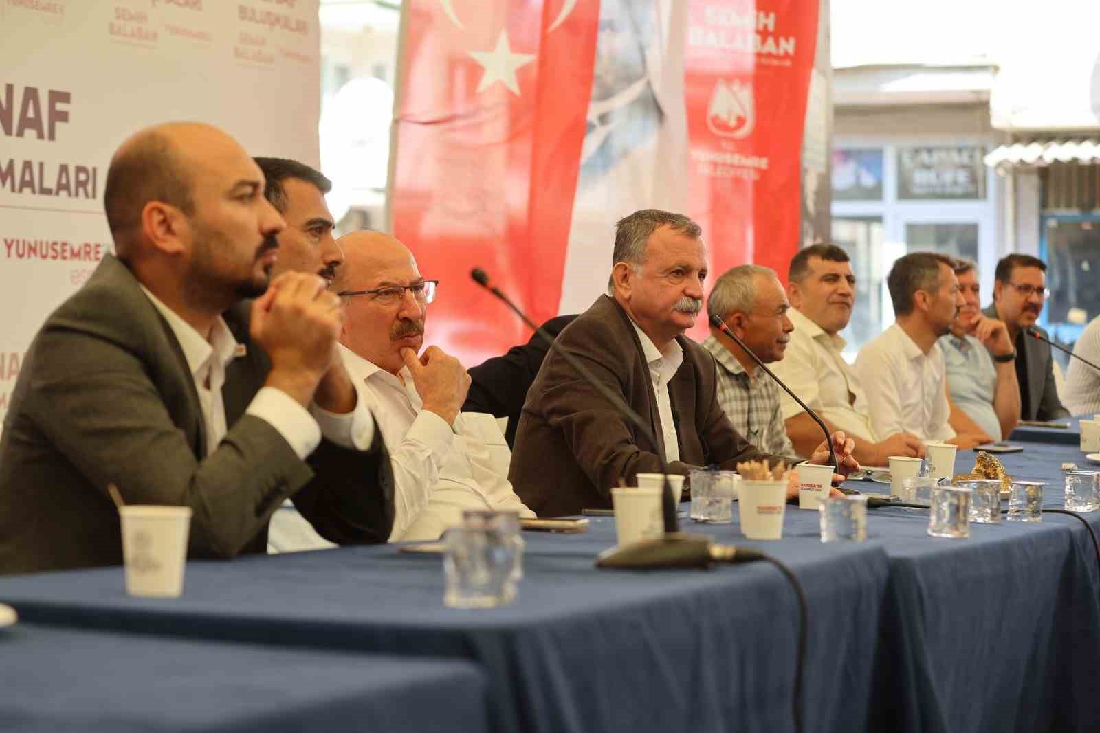 YUNUSEMRE BELEDİYE BAŞKANI SEMİH BALABAN, AHİLİK HAFTASI DOLAYISIYLA KARAKÖY PAZAR YERİ’NDE BÖLGE ESNAFIYLA BİR ARAYA GELDİ.
