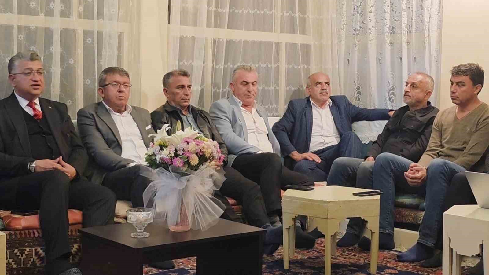 KÜTAHYA'DA MERHUM RESSAM AHMET YAKUPOĞLU'NUN EVİNDE AHİ GECESİ DÜZENLENDİ