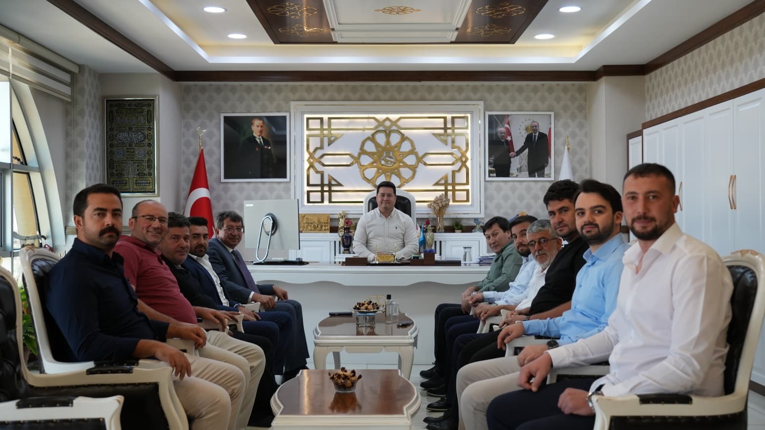 AFYONKARAHİSAR BOLVADİN TİCARET VE SANAYİ ODASI BAŞKANI MUSTAFA UĞUR FİDAN, BOLVADİN'İN KENT EKONOMİSİNDEKİ ÖNEMİNE DİKKAT ÇEKEREK, "YENİ DÖNEMDE DE İLÇEMİZİ DAHA GÜÇLÜ YARINLARA TAŞIMAK VE BOLVADİN EKONOMİSİNİ DAHA FAZLA GÜÇLENDİRMEK İÇİN ÇALIŞMAYA DEVAM EDECEĞİZ" DEDİ.
