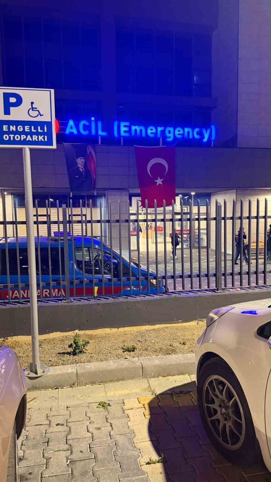 KONYA’NIN SEYDİŞEHİR İLÇESİNDE İKİ KARDEŞ ARASINDA ÇIKAN SİLAHLI TARTIŞMADA BİR KİŞİ BACAKLARINDAN YARALANDI.