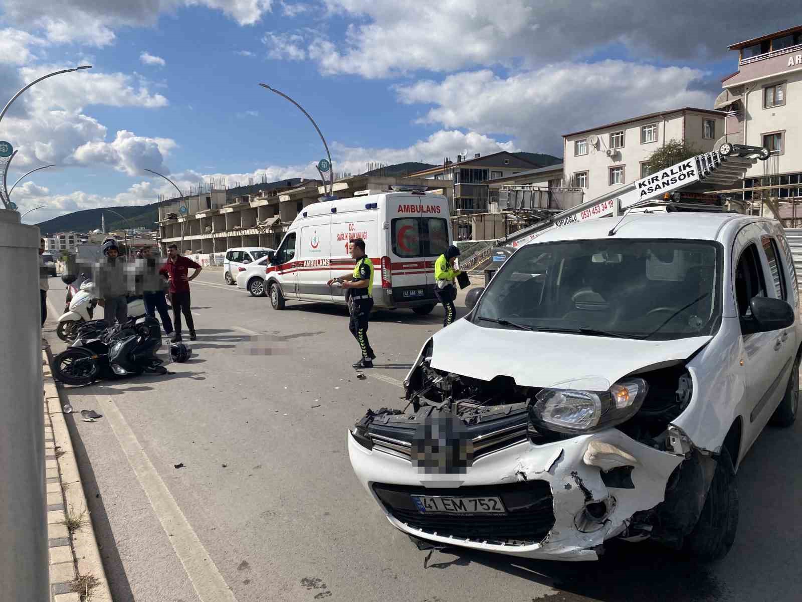KOCAELİ'NİN KÖRFEZ İLÇESİNDE HAFİF TİCARİ ARAÇ İLE ÇARPIŞAN MOTOSİKLET SÜRÜCÜSÜ AĞIR YARALANDI.