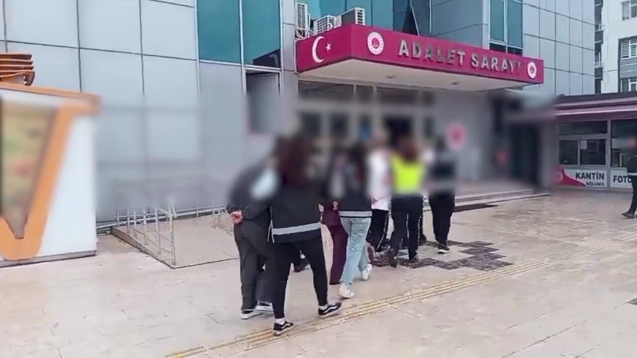 ORDU'NUN ÜNYE İLÇESİNDE CUMHURİYET BAŞSAVCILIĞI KOORDİNESİNDE YÜRÜTÜLEN ORGANİZE SUÇ ÖRGÜTÜ SORUŞTURMASI KAPSAMINDA DÜZENLENEN EŞ ZAMANLI OPERASYONLARDA GÖZALTINA ALINAN 4 ŞÜPHELİ TUTUKLANDI.