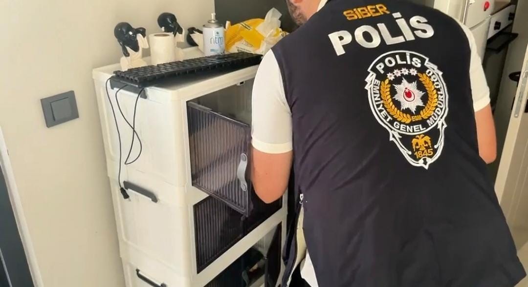 YOZGAT'IN SORGUN İLÇESİNDE DÜZENLENEN OPERASYONDA BİLİŞİM VE DOLANDIRICILIK SUÇLARINDAN 1 ŞÜPHELİ GÖZALTINA ALINDI.