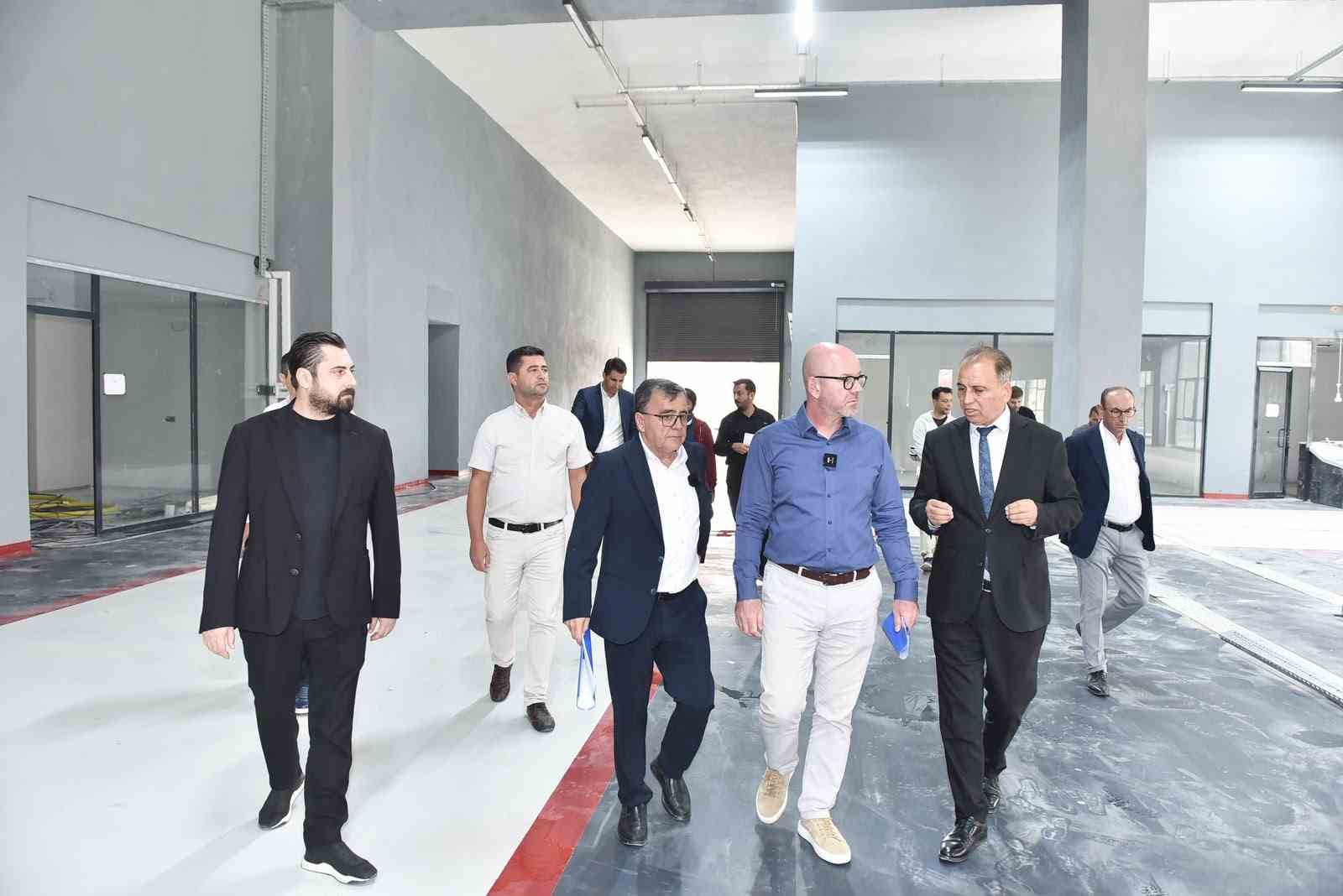 ALTIEYLÜL BELEDİYESİ, İLÇENİN SOSYAL YAŞAMINA, SPOR ALTYAPISINA VE BELEDİYE HİZMET KAPASİTESİNE KATKI SAĞLAYACAK YATIRIMLARINI BİR BİR TAMAMLIYOR.