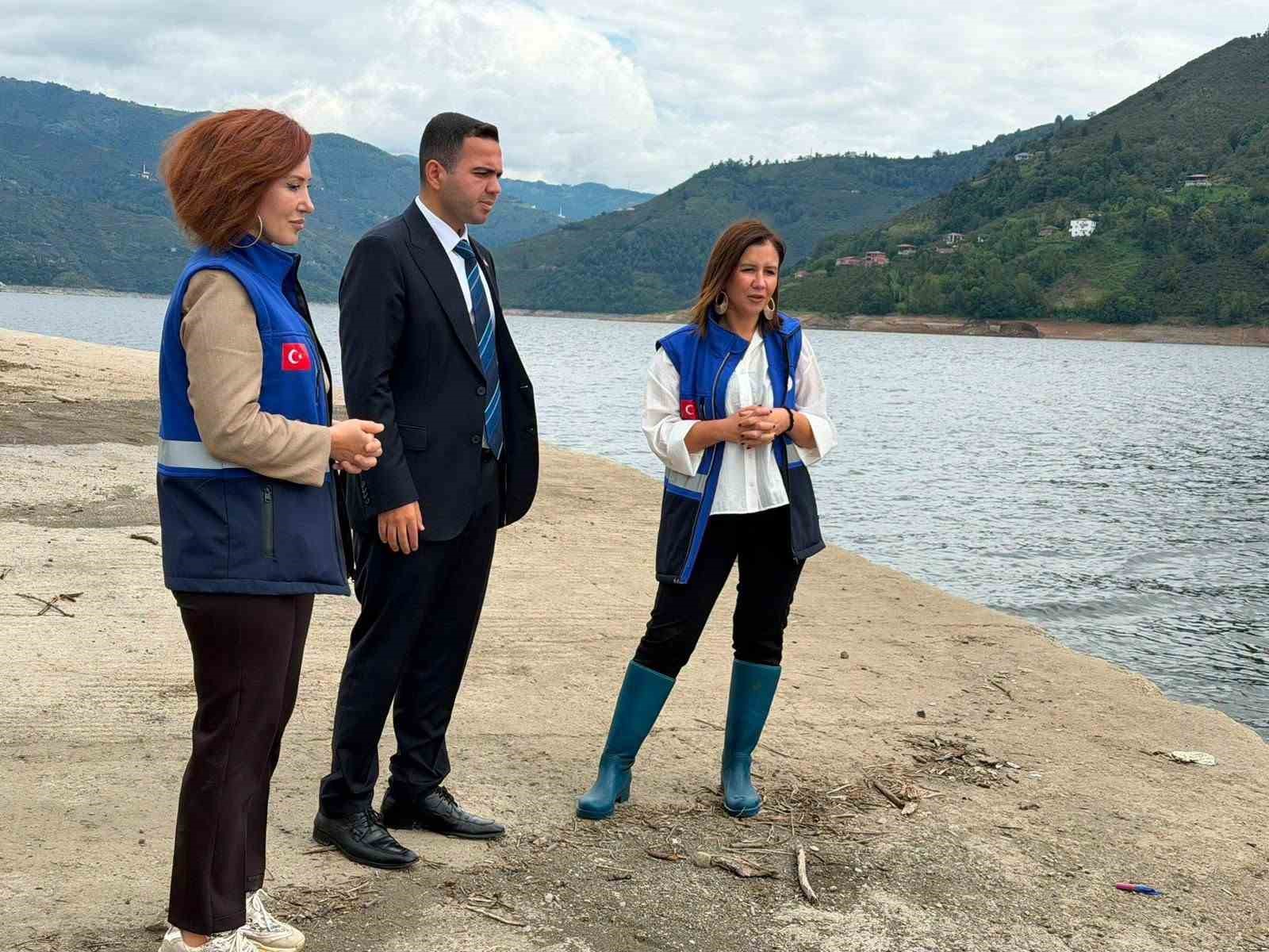 SAMSUN'UN AYVACIK İLÇESİNDE, SU ÜRÜNLERİ KAYNAKLARININ DESTEKLENMESİ AMACIYLA HASAN UĞURLU BARAJ GÖLÜ'NE 250 BİN ADET YAVRU SAZAN BALIĞI BIRAKILDI.