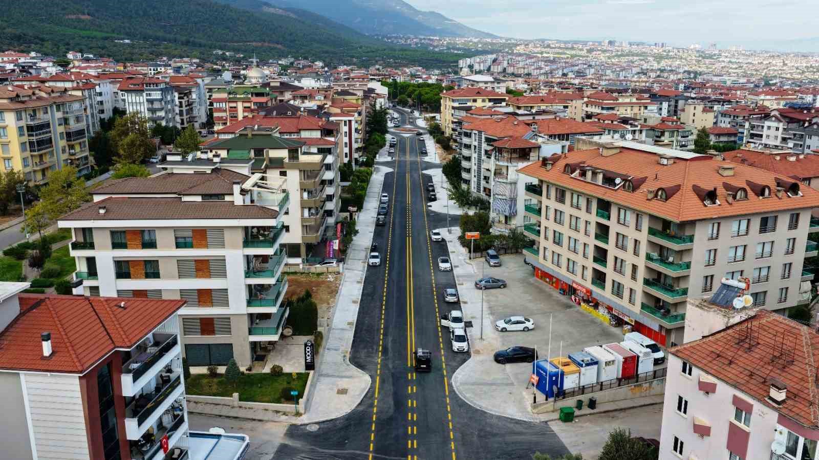 DENİZLİ BÜYÜKŞEHİR BELEDİYESİ, GERZELE MAHALLESİ’NDE SÜRDÜRDÜĞÜ ALTYAPI VE ÜSTYAPI ÇALIŞMALARINDA ÖNEMLİ BİR ETABI DAHA TAMAMLADI. YENİLENEN HAKKI DEREKÖYLÜ CADDESİ, YOL ÇİZGİLERİNİN DE TAMAMLANMASININ ARDINDAN MODERN VE GÜVENLİ YÜZÜYLE ULAŞIMA AÇILDI.