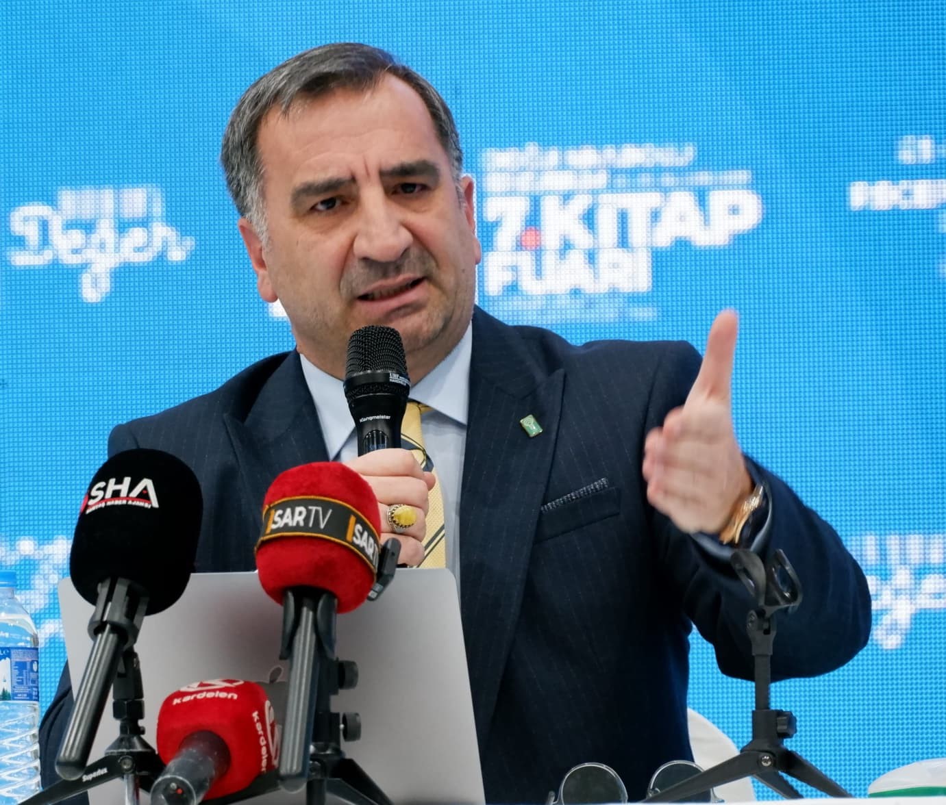 YÜZYILLAR BOYUNCA İSTANBUL’UN EN ÖNEMLİ MANEVÎ MERKEZLERİNDEN BİRİ OLAN EYÜP SIRTLARINDAKİ İDRİS-İ BİTLİSÎ VEYA İDRİS KÖŞKÜ TEPESİ’NE 1934’TE İSTANBUL BELEDİYESİ TARAFINDAN BİR FRANSIZ DENİZ SUBAYI VE YAZARI OLAN, EŞCİNSEL PİERRE LOTİ’NİN İSMİNİN VERİLMİŞ OLMASINA VE BU TEPENİN HALÂ BU İSİMLE ANILMA