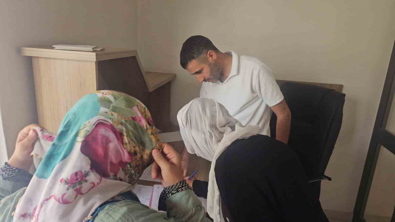 ELAZIĞ'DA ZABITA EKİPLERİNİN DÜZENLEDİĞİ DENETİMDE CUMA NAMAZI ÇIKIŞI BİR SAATTE YAKLAŞIK 600 LİRA TOPLAYAN DİLENCİLER YAKALANARAK HAKLARINDA YASAL İŞLEM YAPILDI