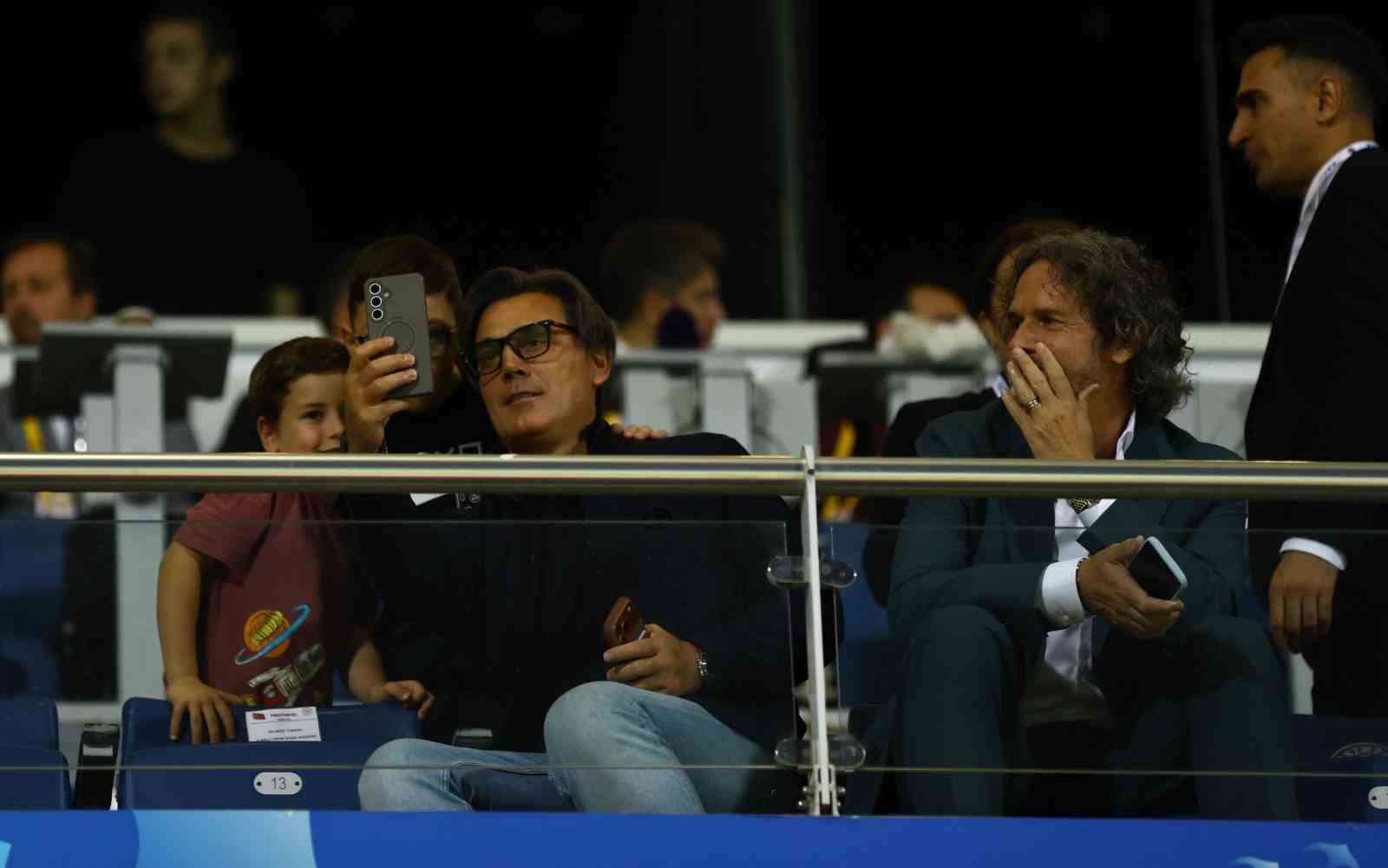 A MİLLİ FUTBOL TAKIMI TEKNİK DİREKTÖRÜ VİNCENZO MONTELLA, KASIMPAŞA İLE KONYASPOR ARASINDA OYNANAN MÜSABAKAYI STADYUMDAN TAKİP ETTİ.