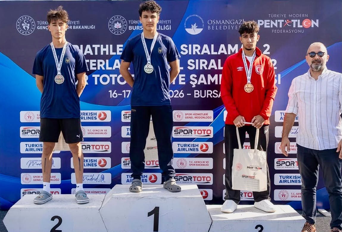 BANDIRMALI SPORCULARDAN TRİATHLE ŞAMPİYONASI’NDA 4 DERECE