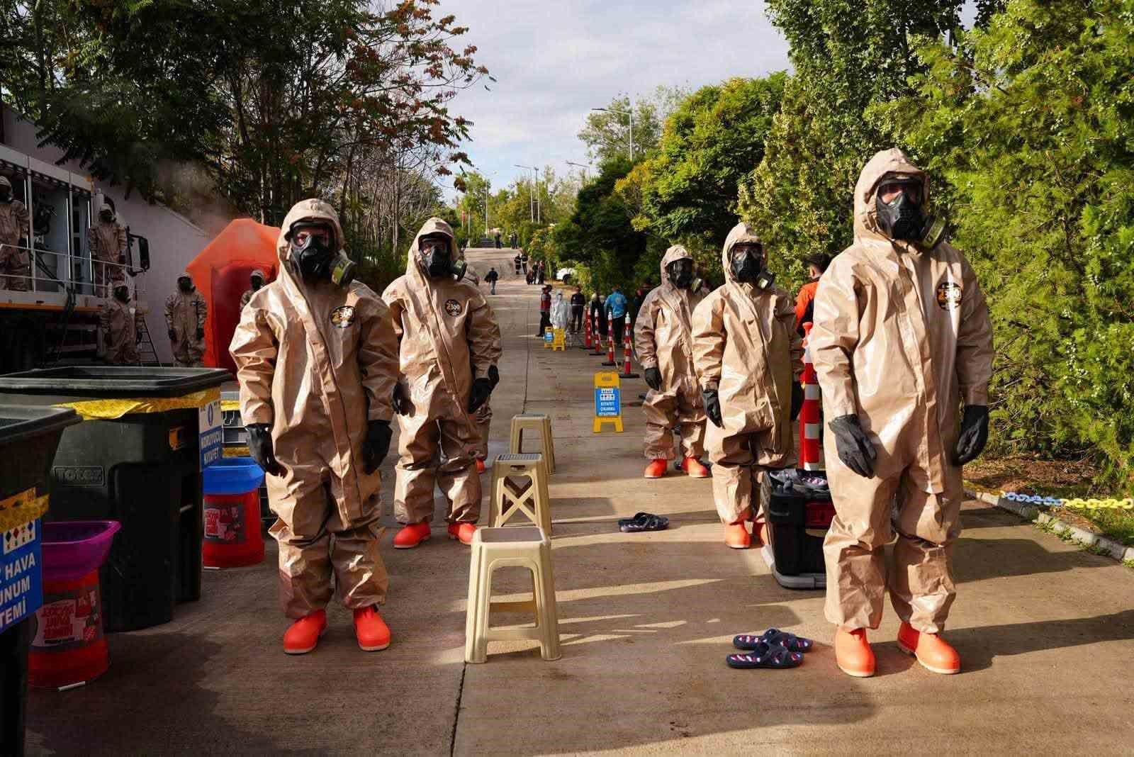 KIRIKKALE'DE, TÜRKİYE AFET MÜDAHALE PLANI (TAMP) KAPSAMINDA KİMYASAL GAZ YAYILIMININ KONU EDİLDİĞİ "BÖLGE DÜZEYİ ENDÜSTRİYEL KAZA MASABAŞI VE SAHA TATBİKATI" GERÇEKLEŞTİRİLDİ. TATBİKATTA 257 PERSONEL İLE 239 ARAÇ GÖREV ALDI.