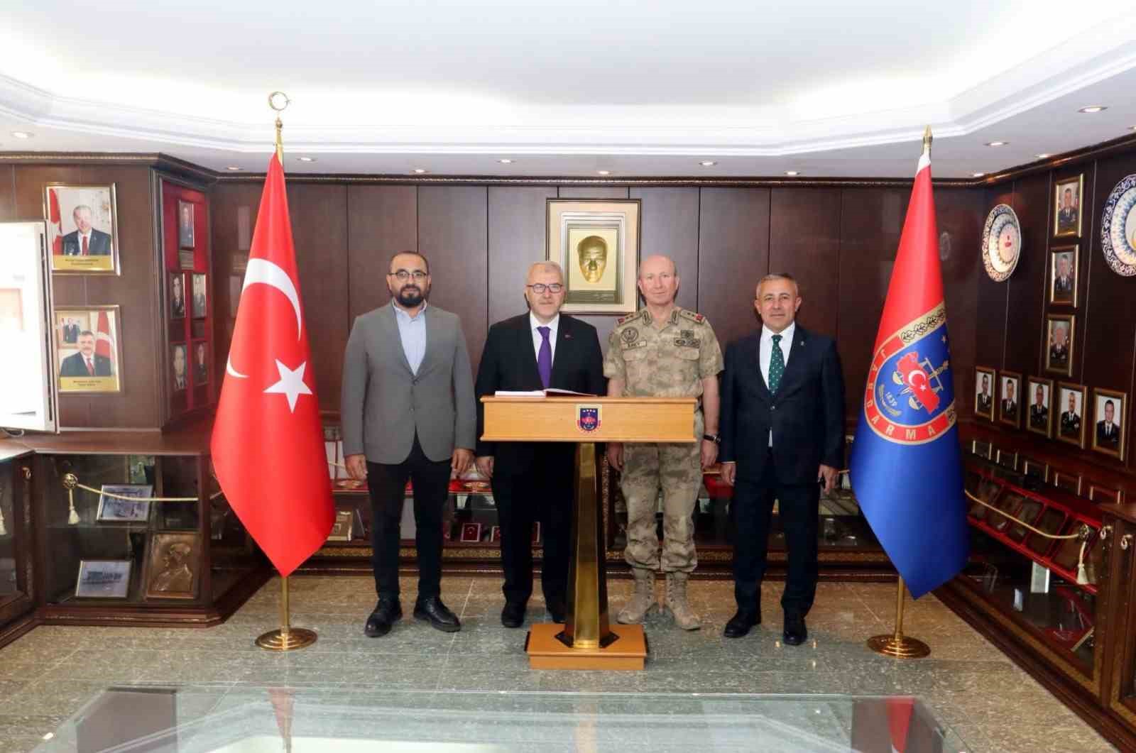 AK PARTİ HEYETİ BİLECİK JANDARMA EĞİTİM KOMUTANI İLBEY İLE BİR ARAYA GELDİ