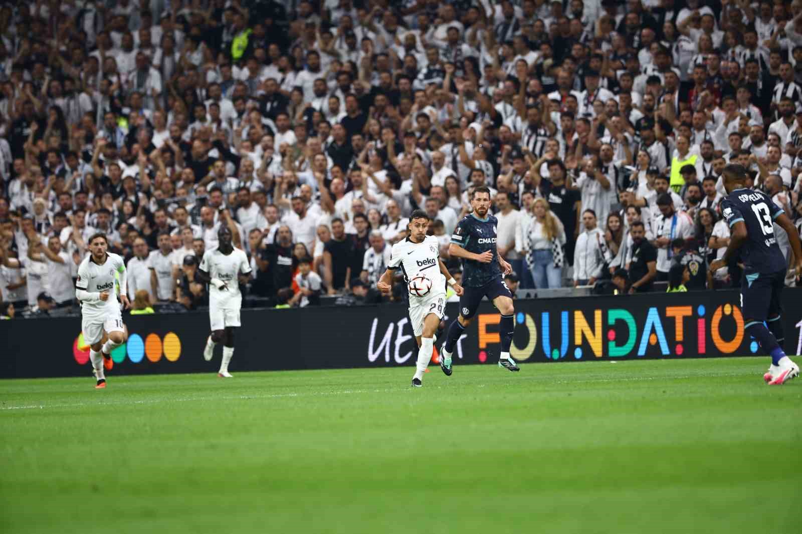 UEFA AVRUPA LİGİ İLK HAFTASINDA BEŞİKTAŞ, FRANSIZ TEMSİLCİ MARSİLYA’YI KONUK EDİYOR. MÜSABAKANIN İLK YARISI, 1-1'LİK EŞİTLİKLE TAMAMLANDI.