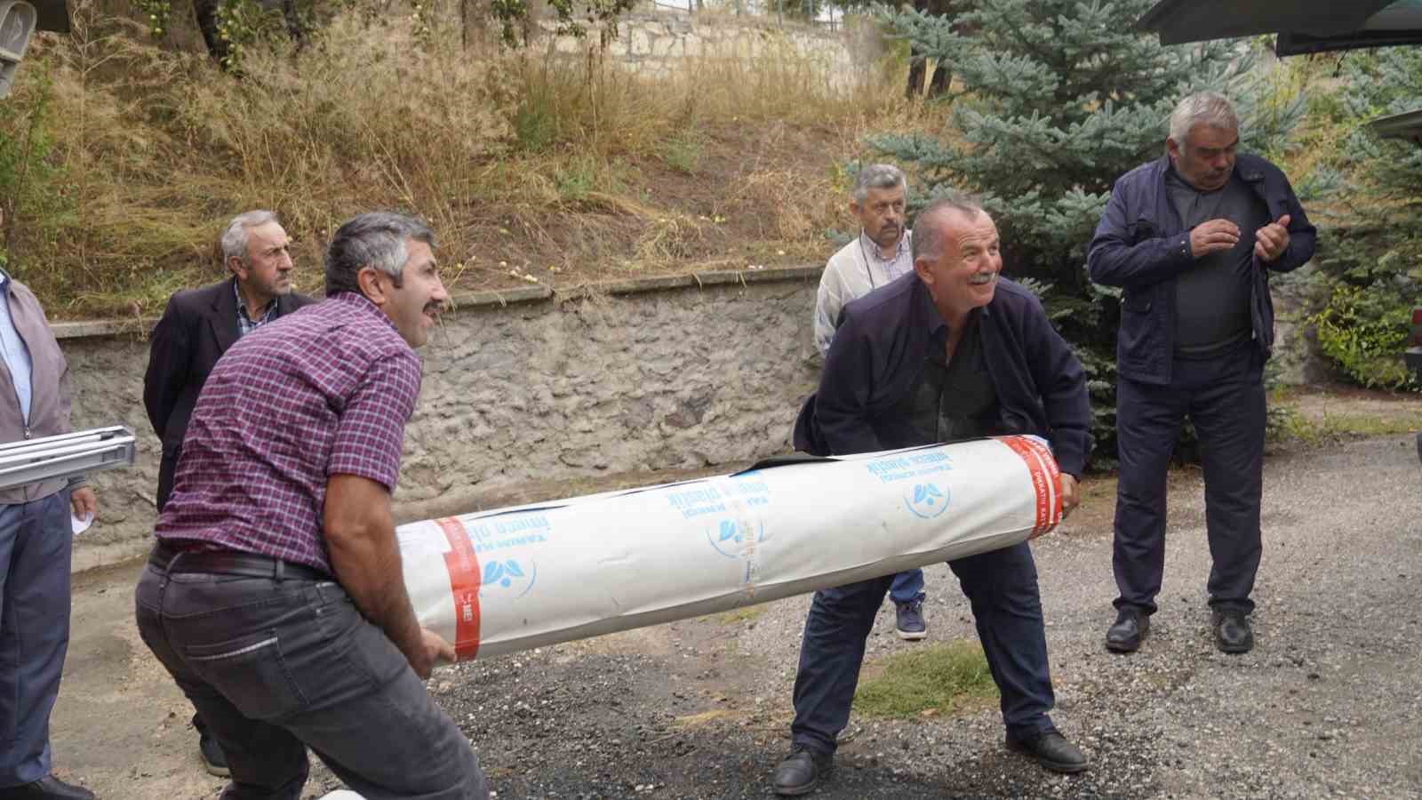 TARIM VE ORMAN BAKANLIĞI TARAFINDAN YÜZDE 50 HİBELİ OLARAK KASTAMONU’DA 5 MİLYON TL BÜTÇELİ PROJEDE ÜRETİCİLERE 502 SERA ÖRTÜSÜ DESTEĞİ SAĞLADI.