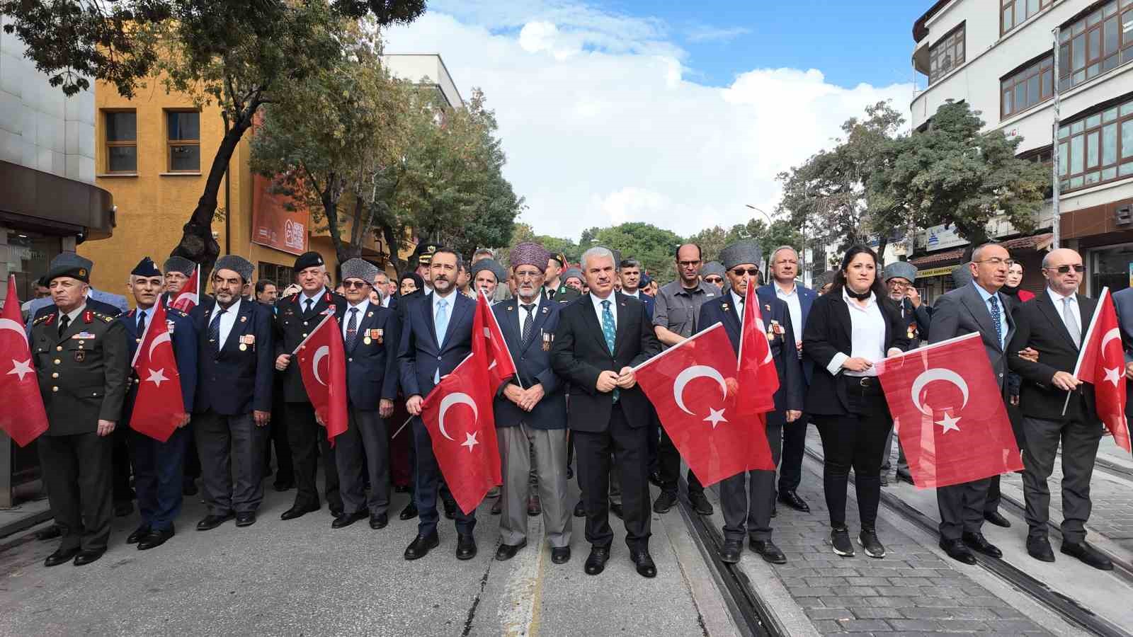 KONYA’DA 19 EYLÜL GAZİLER GÜNÜ KAPSAMINDA "KAHRAMANLARLA KARDEŞLİK YOLUNDA" TEMASIYLA YÜRÜYÜŞ GERÇEKLEŞTİRİLDİ.