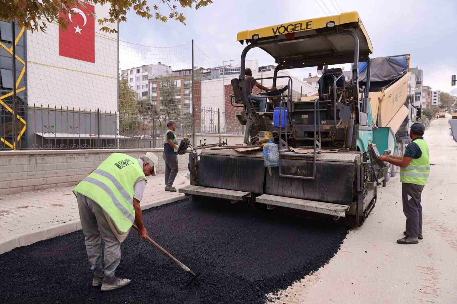BURSA BÜYÜKŞEHİR BELEDİYESİ, MUSTAFAKEMALPAŞA İLÇESİNDE ALTYAPI İMALATI TAMAMLANAN BÖLGELERDE ÜSTYAPI ÇALIŞMALARINA BAŞLADI.
