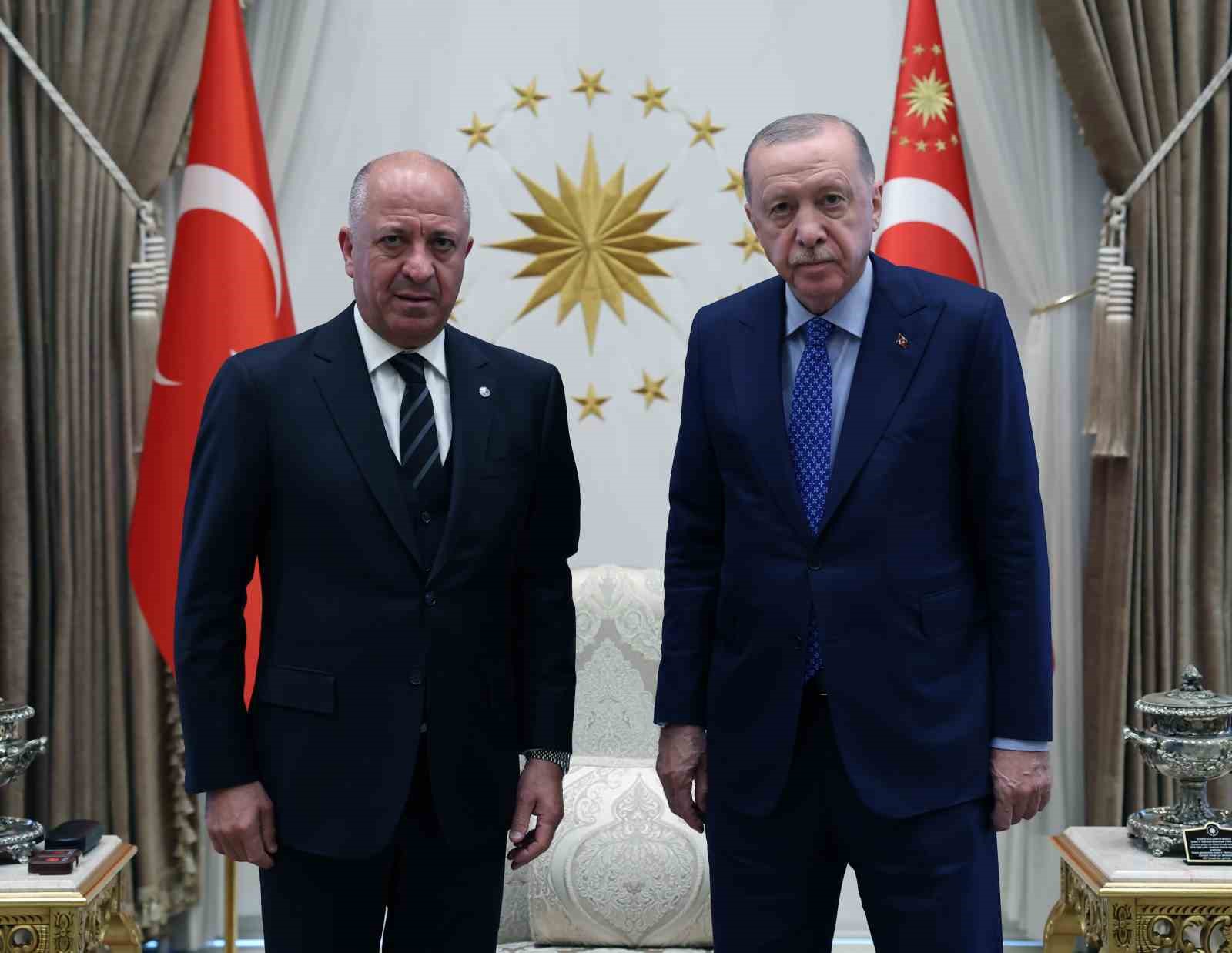 CUMHURBAŞKANI RECEP TAYYİP ERDOĞAN’IN KABULÜNDE ANKARA SANAYİSİNİN YATIRIM, TEKNOLOJİ, İHRACAT VE YEŞİL DÖNÜŞÜM HEDEFLERİNE KATKI SAĞLAYACAK PROJELERİ SUNAN ASO BAŞKANI SEYİT ARDIÇ; DOĞRUDAN CUMHURBAŞKANLIĞINA BAĞLI BİR SAĞLIK ENDÜSTRİLERİ BAŞKANLIĞI KURULMASI ÖNERİSİNDE BULUNDU.