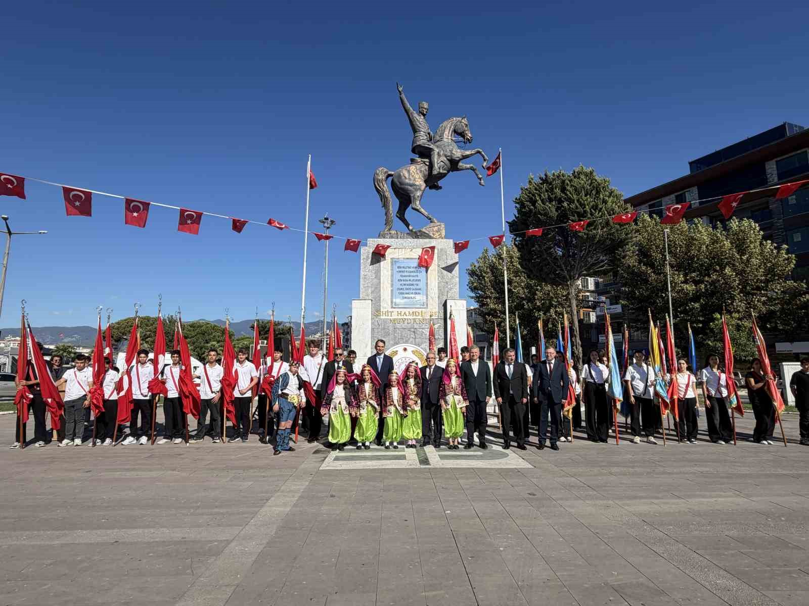 BALIKESİR’İN EDREMİT İLÇESİNDE, 2026-2027 EĞİTİM ÖĞRETİM YILININ BAŞLAMASI DOLAYISIYLA İLKÖĞRETİM HAFTASI KUTLAMA PROGRAMI GERÇEKLEŞTİRİLDİ.