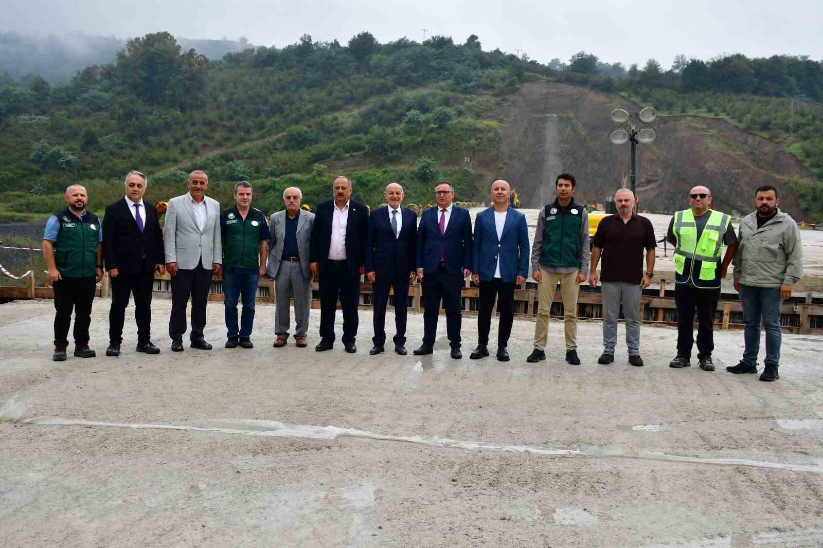 SAMSUN’UN TERME BELEDİYE BAŞKANI ŞENOL KUL, YAPIMI DEVAM EDEN SALIPAZARI BARAJI’NIN TERME İÇİN ÇOK ÖNEMLİ BİR YATIRIM OLDUĞUNU SÖYLEDİ.