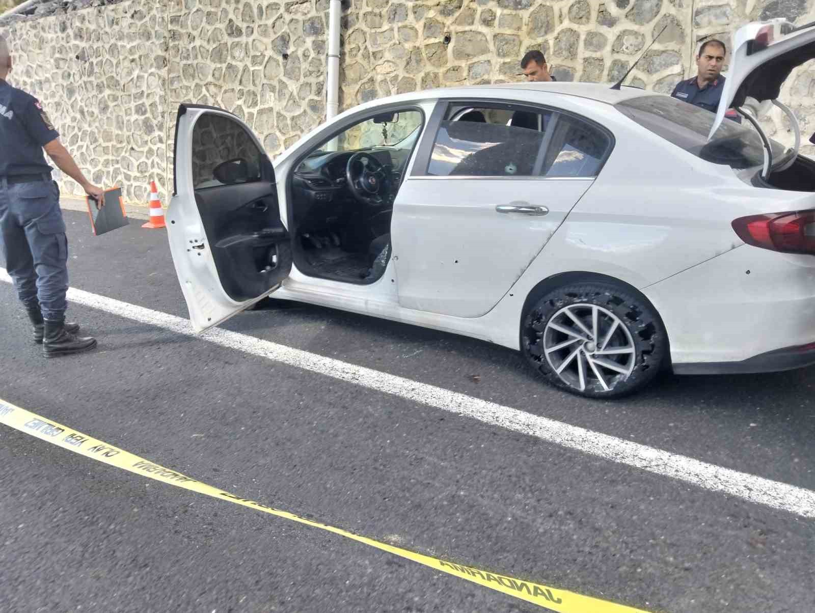 TEKİRDAĞ'IN HAYRABOLU İLÇESİNDE SEYİR HALİNDEKİ OTOMOBİLE SİLAHLA ATEŞ AÇILMASI SONUCU ARAÇ SÜRÜCÜSÜ 45 YAŞINDAKİ HAMDİ MOR HAYATINI KAYBETTİ. H.M.'NİN KUYUMCU TOPTANCILIĞI YAPTIĞI ORTAYA ÇIKTI.