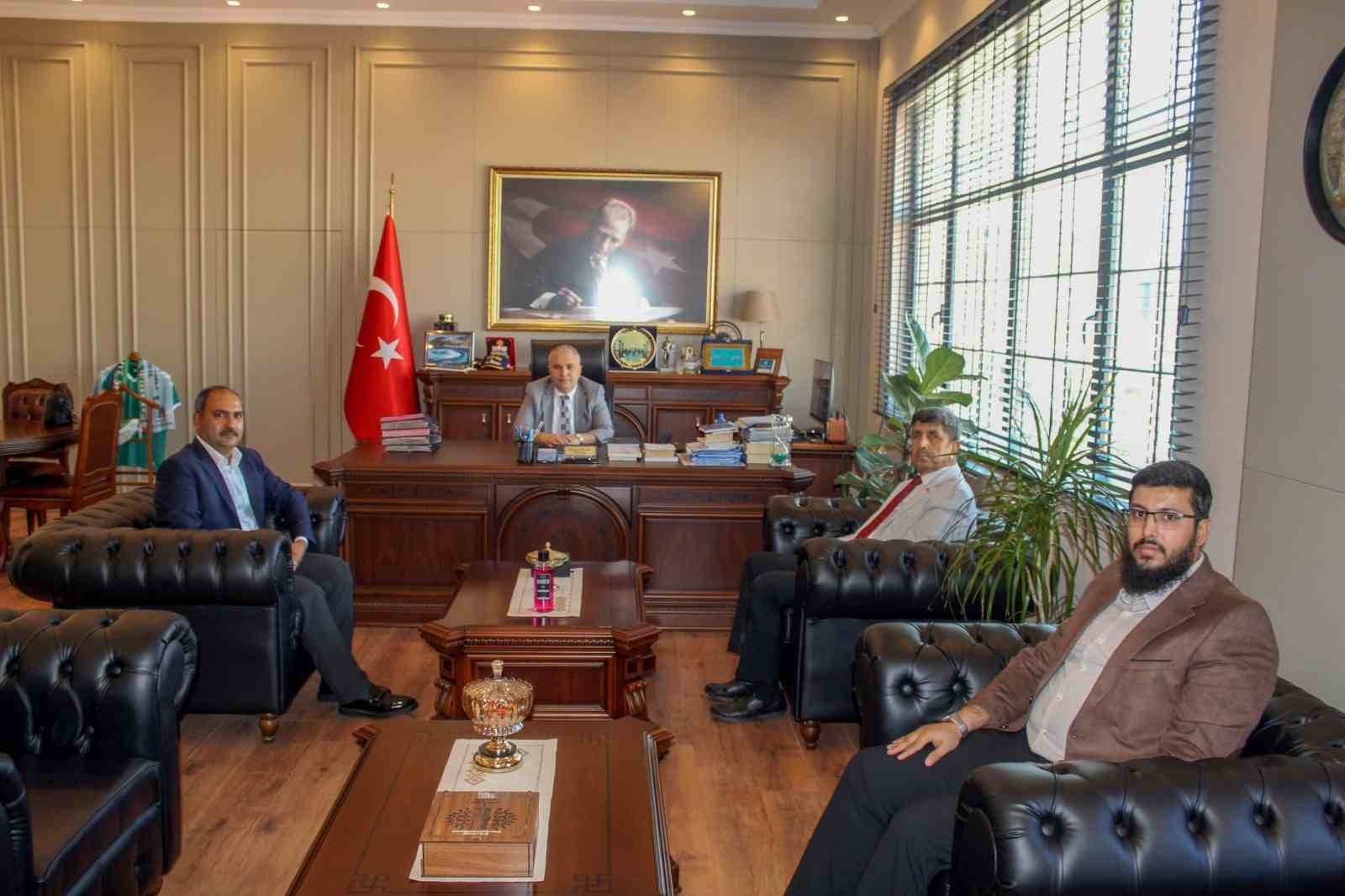 MERSİN’İN ANAMUR İLÇESİNDE GÖREV YAPAN HİDAYET GÜVERCİN VE MUHAMMET YASİR ÇOLAK, DİYANET İŞLERİ BAŞKANLIĞI TARAFINDAN GERÇEKLEŞTİRİLEN ATAMALAR KAPSAMINDA FARKLI İLÇELERE İLÇE MÜFTÜSÜ OLARAK ATANDI.