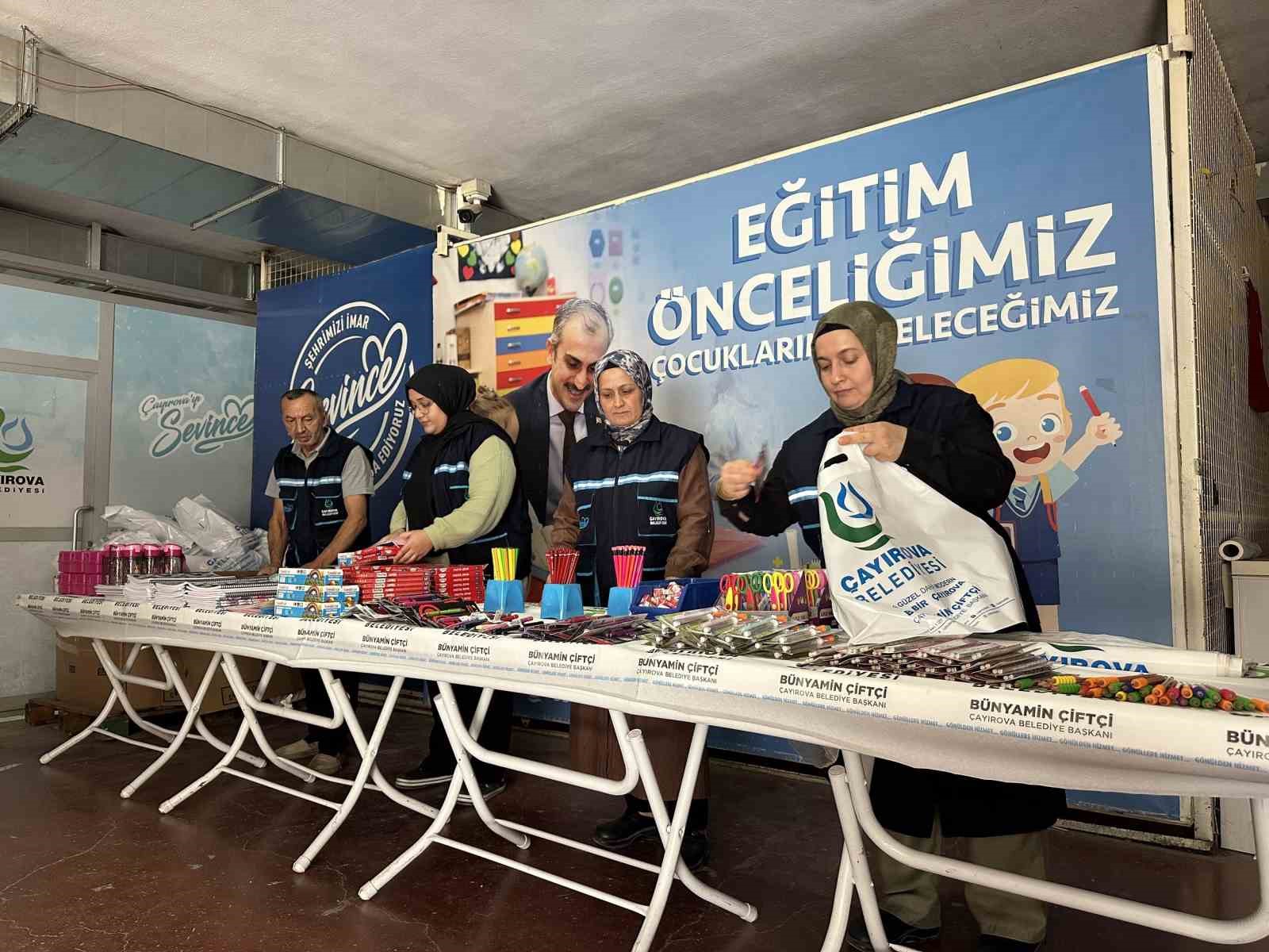 ÇAYIROVA’DA İHTİYAÇ SAHİBİ ÖĞRENCİLERE YENİ EĞİTİM YILI ÖNCESİ KIRTASİYE DESTEĞİ SAĞLANDI. HAZIRLANAN MALZEMELER, ÖĞRENCİLERİN ADRESLERİNE ULAŞTIRILDI.